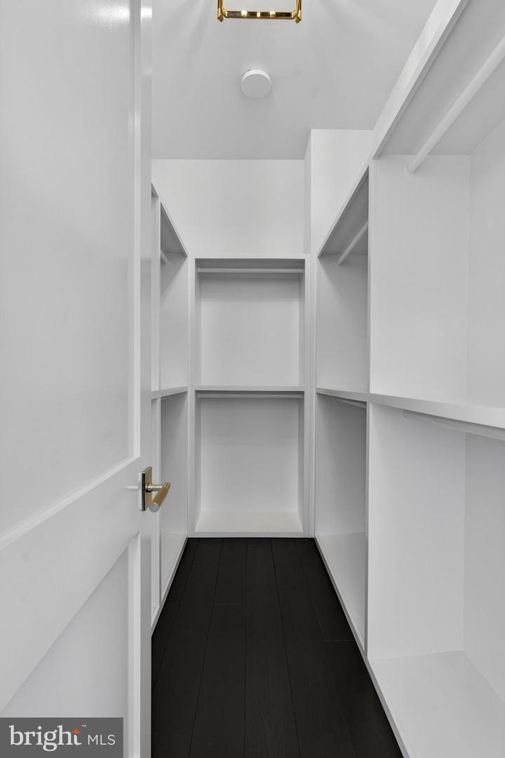 1 FOXTROT KNOLL LN, MIDDLEBURG, Virginia 20117, 4 Bedrooms Bedrooms, ,4 BathroomsBathrooms,Residential,For sale,1 FOXTROT KNOLL LN,VALO2114350 MLS # VALO2114350