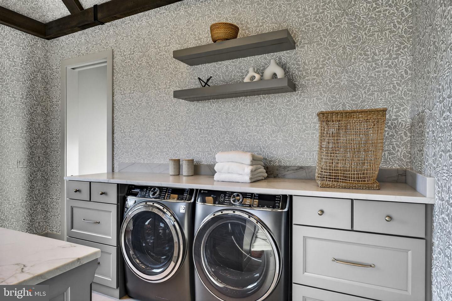 1 FOXTROT KNOLL LN, MIDDLEBURG, Virginia 20117, 4 Bedrooms Bedrooms, ,4 BathroomsBathrooms,Residential,For sale,1 FOXTROT KNOLL LN,VALO2114350 MLS # VALO2114350