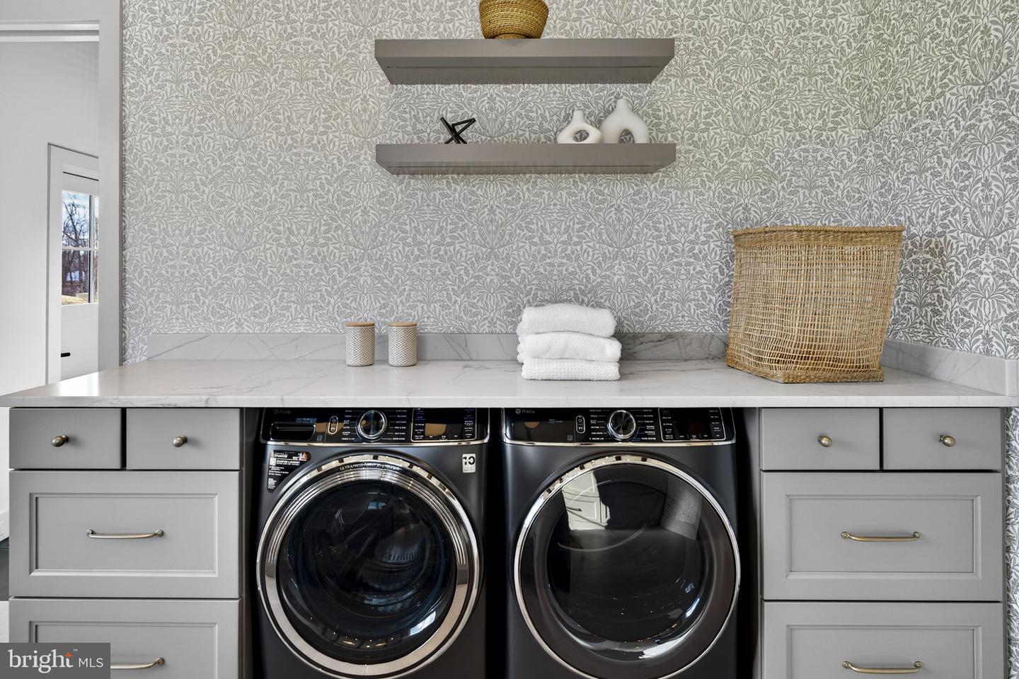 1 FOXTROT KNOLL LN, MIDDLEBURG, Virginia 20117, 4 Bedrooms Bedrooms, ,4 BathroomsBathrooms,Residential,For sale,1 FOXTROT KNOLL LN,VALO2114350 MLS # VALO2114350