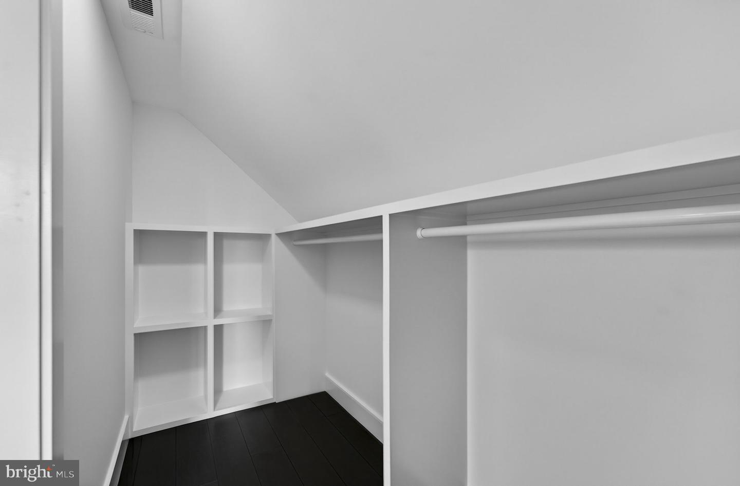 1 FOXTROT KNOLL LN, MIDDLEBURG, Virginia 20117, 4 Bedrooms Bedrooms, ,4 BathroomsBathrooms,Residential,For sale,1 FOXTROT KNOLL LN,VALO2114350 MLS # VALO2114350