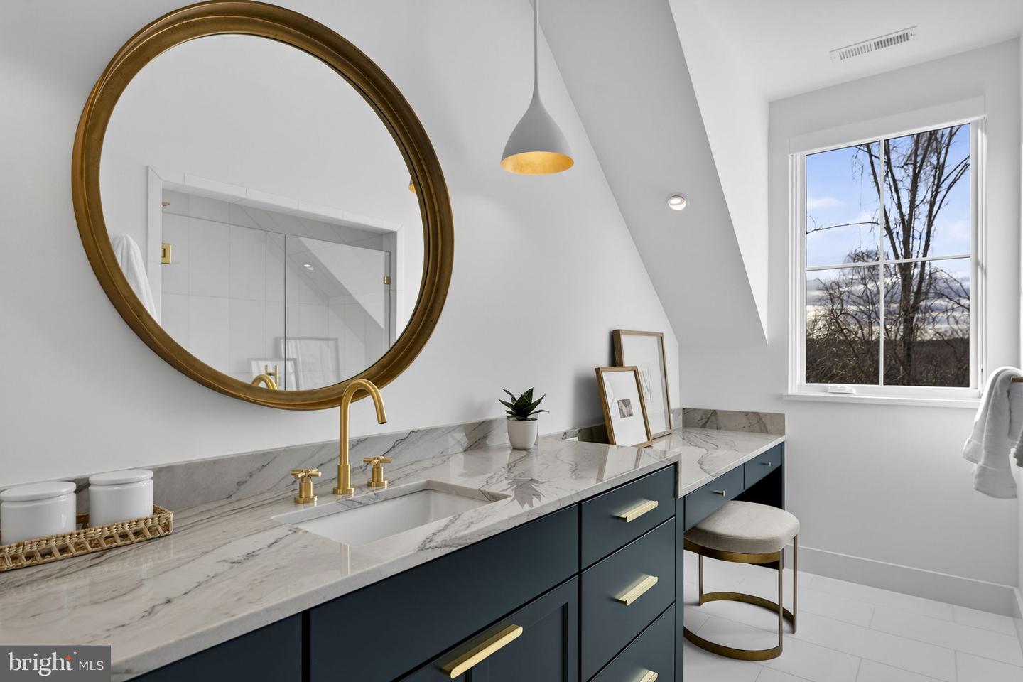 1 FOXTROT KNOLL LN, MIDDLEBURG, Virginia 20117, 4 Bedrooms Bedrooms, ,4 BathroomsBathrooms,Residential,For sale,1 FOXTROT KNOLL LN,VALO2114350 MLS # VALO2114350