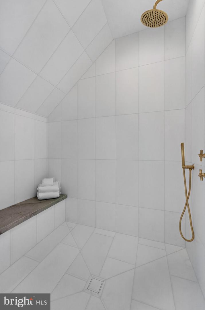 1 FOXTROT KNOLL LN, MIDDLEBURG, Virginia 20117, 4 Bedrooms Bedrooms, ,4 BathroomsBathrooms,Residential,For sale,1 FOXTROT KNOLL LN,VALO2114350 MLS # VALO2114350