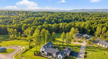 1 FOXTROT KNOLL LN, MIDDLEBURG, Virginia 20117, 4 Bedrooms Bedrooms, ,4 BathroomsBathrooms,Residential,For sale,1 FOXTROT KNOLL LN,VALO2114350 MLS # VALO2114350