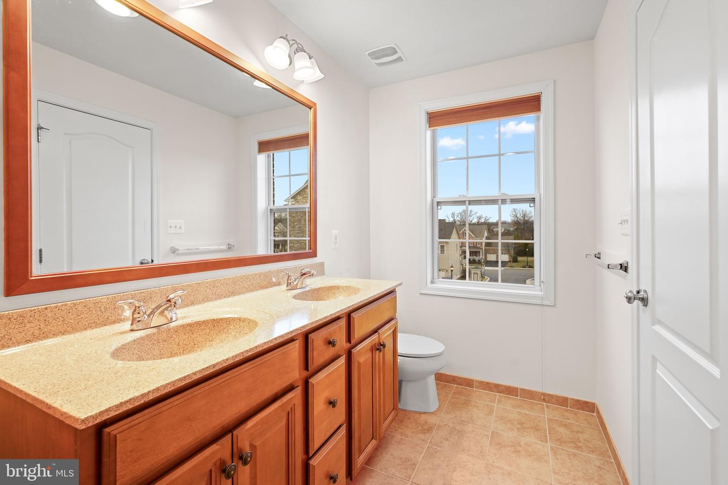 22550 OCEAN CLIFF SQ, ASHBURN, Virginia 20148, 4 Bedrooms Bedrooms, ,3 BathroomsBathrooms,Residential,For sale,22550 OCEAN CLIFF SQ,VALO2114386 MLS # VALO2114386