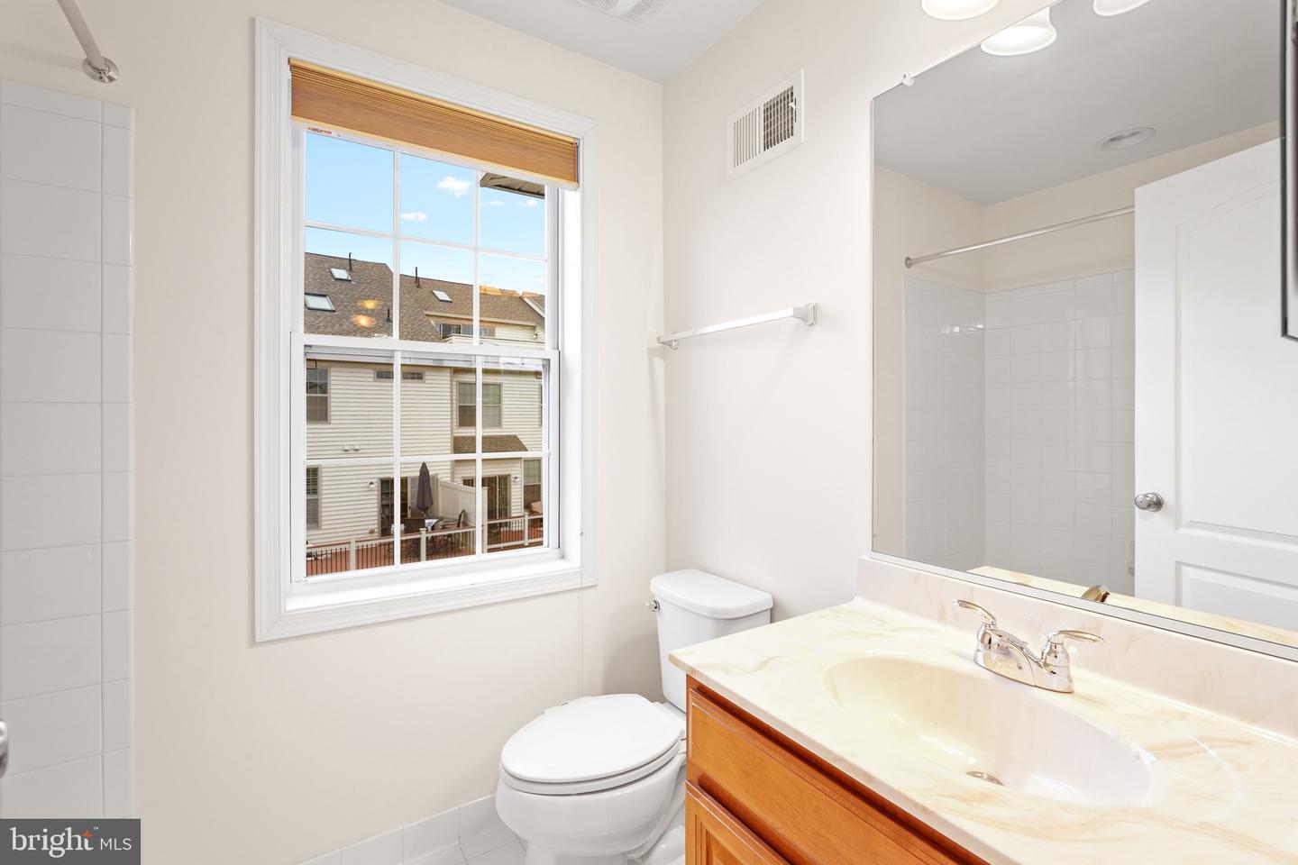 22550 OCEAN CLIFF SQ, ASHBURN, Virginia 20148, 4 Bedrooms Bedrooms, ,3 BathroomsBathrooms,Residential,For sale,22550 OCEAN CLIFF SQ,VALO2114386 MLS # VALO2114386