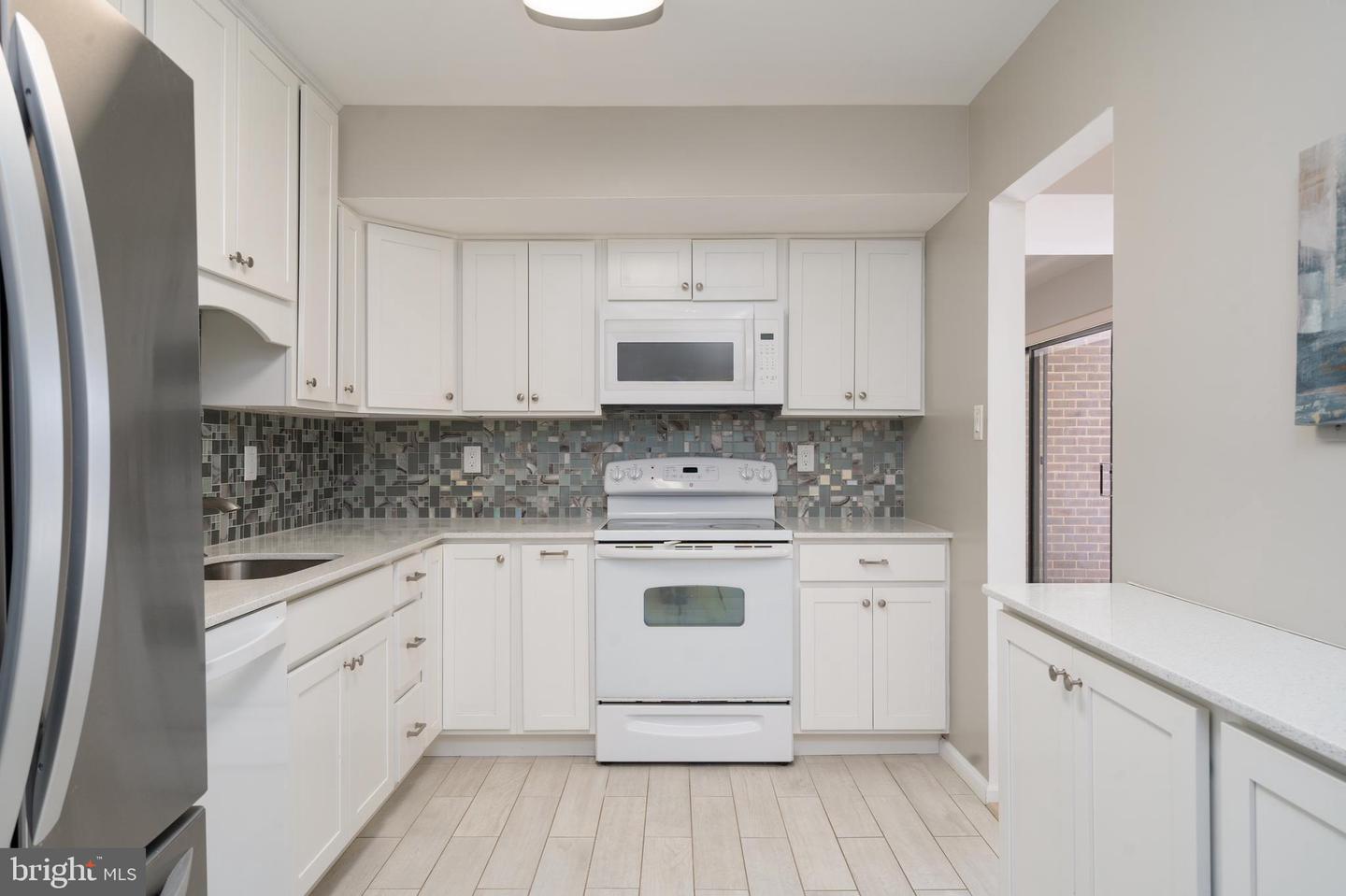 9713 KINGS CROWN CT #102, FAIRFAX, Virginia 22031, 2 Bedrooms Bedrooms, ,2 BathroomsBathrooms,Residential,For sale,9713 KINGS CROWN CT #102,VAFX2287068 MLS # VAFX2287068