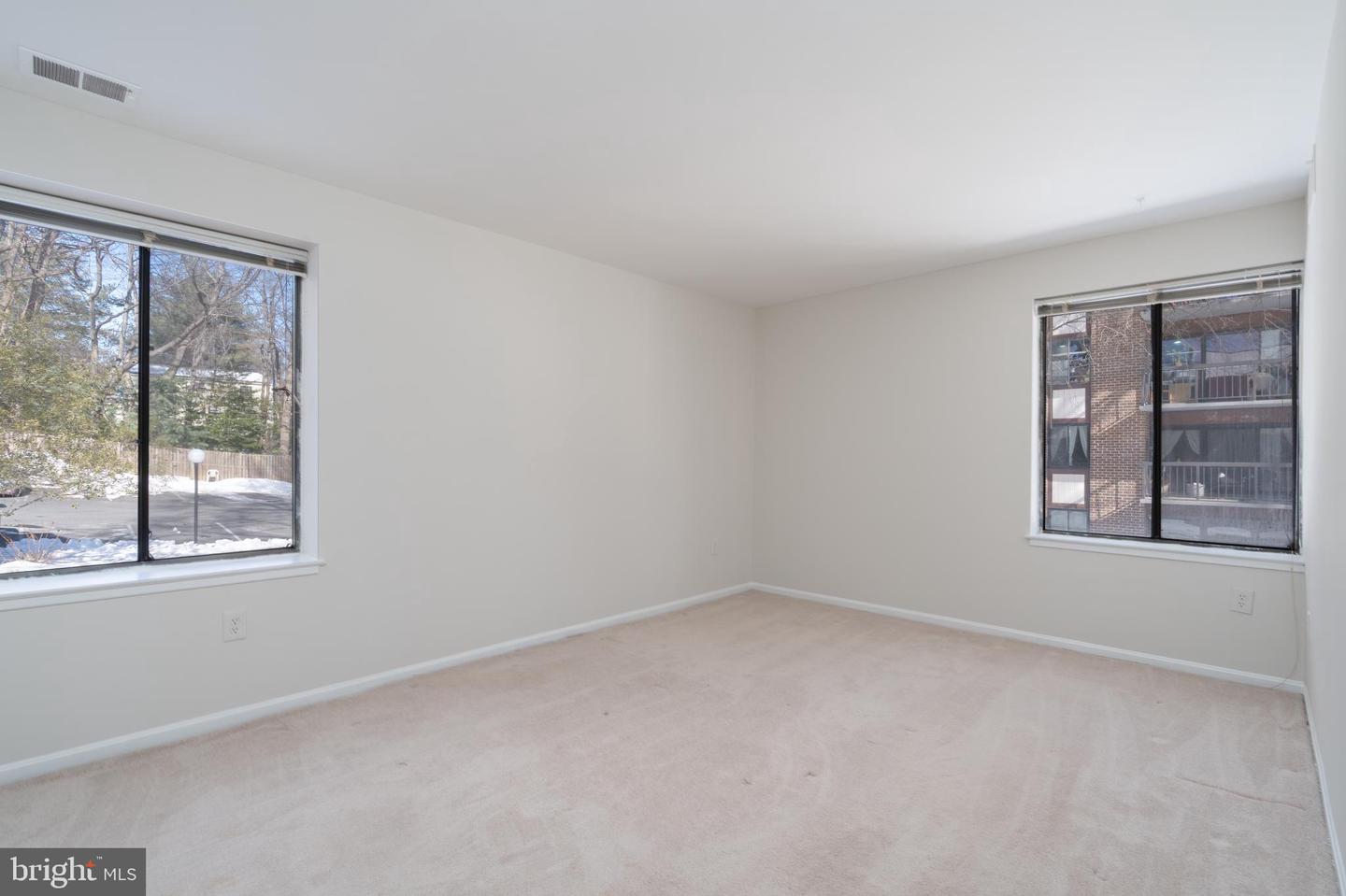 9713 KINGS CROWN CT #102, FAIRFAX, Virginia 22031, 2 Bedrooms Bedrooms, ,2 BathroomsBathrooms,Residential,For sale,9713 KINGS CROWN CT #102,VAFX2287068 MLS # VAFX2287068