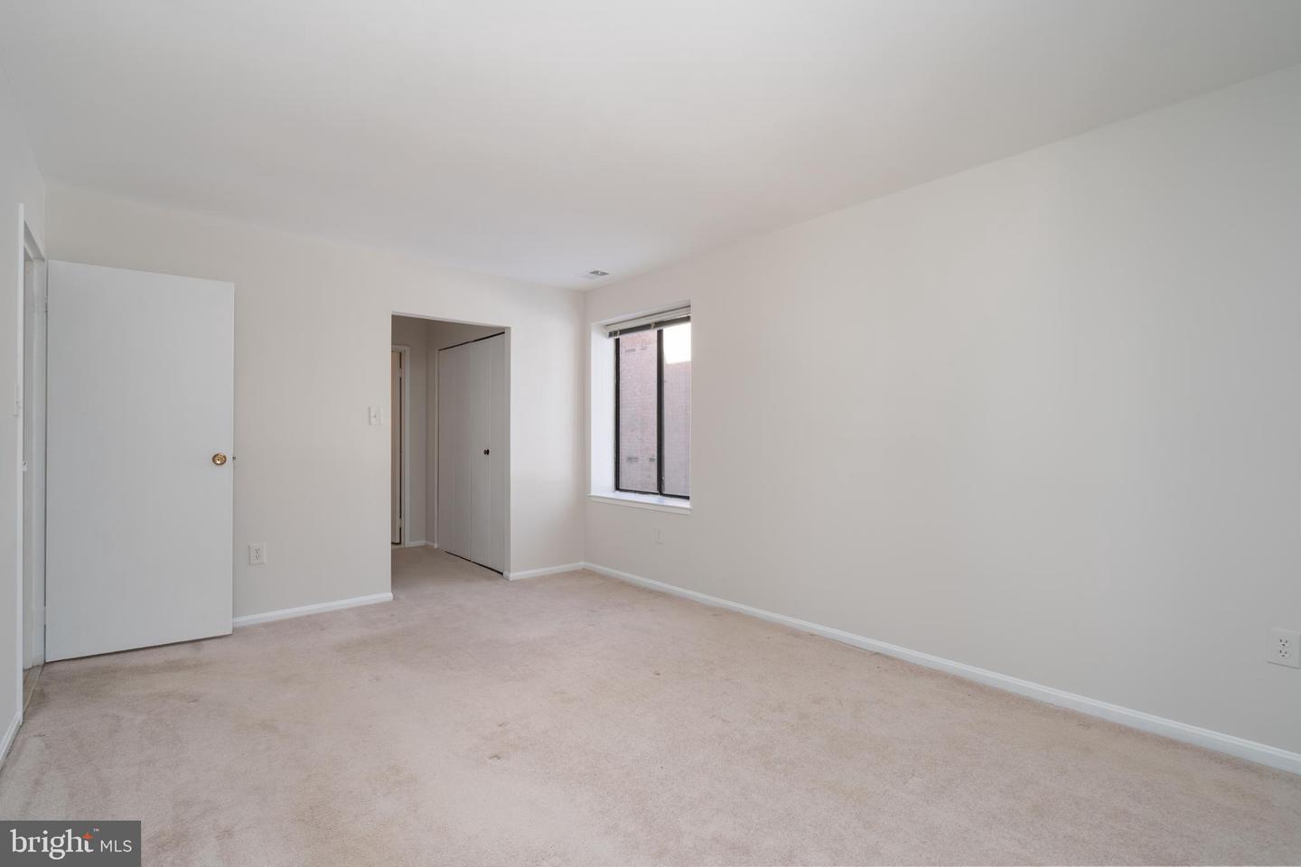 9713 KINGS CROWN CT #102, FAIRFAX, Virginia 22031, 2 Bedrooms Bedrooms, ,2 BathroomsBathrooms,Residential,For sale,9713 KINGS CROWN CT #102,VAFX2287068 MLS # VAFX2287068