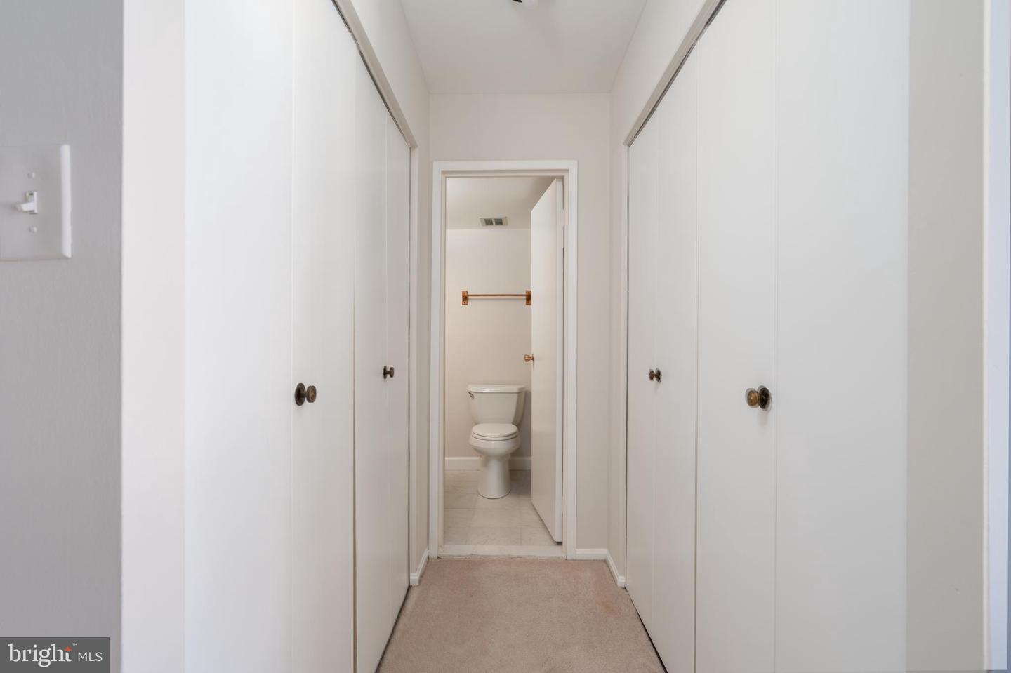 9713 KINGS CROWN CT #102, FAIRFAX, Virginia 22031, 2 Bedrooms Bedrooms, ,2 BathroomsBathrooms,Residential,For sale,9713 KINGS CROWN CT #102,VAFX2287068 MLS # VAFX2287068