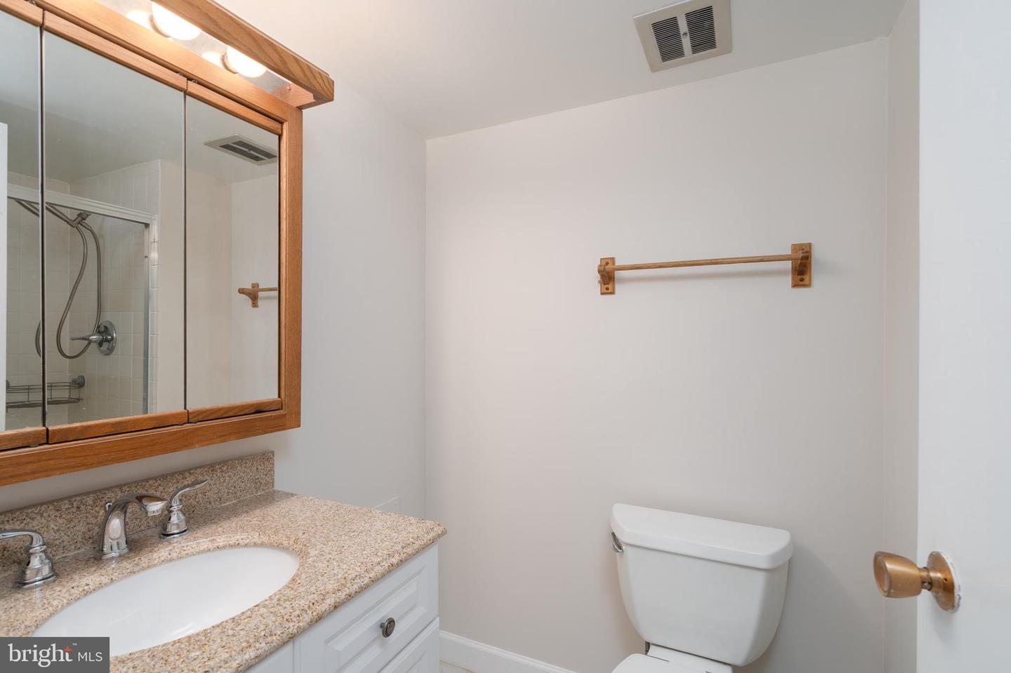 9713 KINGS CROWN CT #102, FAIRFAX, Virginia 22031, 2 Bedrooms Bedrooms, ,2 BathroomsBathrooms,Residential,For sale,9713 KINGS CROWN CT #102,VAFX2287068 MLS # VAFX2287068