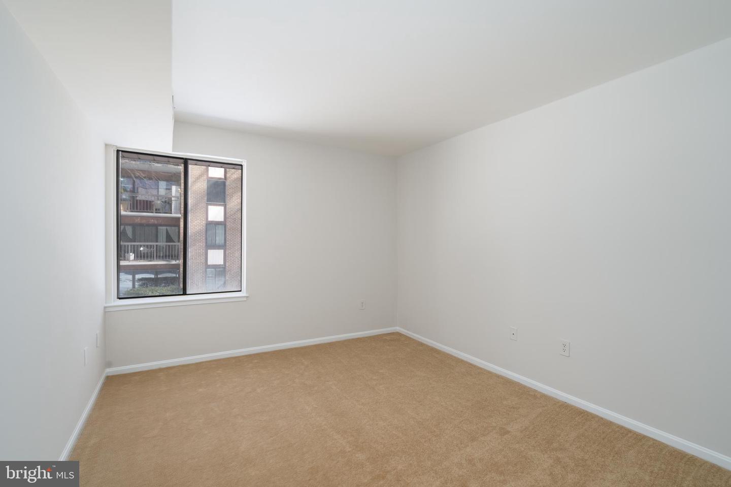 9713 KINGS CROWN CT #102, FAIRFAX, Virginia 22031, 2 Bedrooms Bedrooms, ,2 BathroomsBathrooms,Residential,For sale,9713 KINGS CROWN CT #102,VAFX2287068 MLS # VAFX2287068