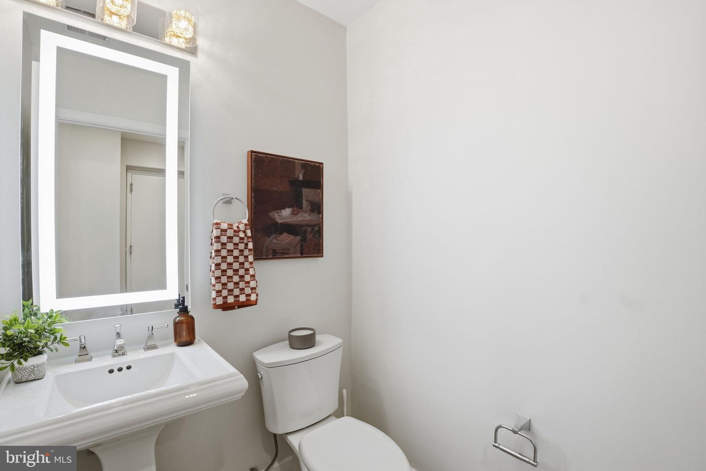 2702 LANGSTON BLVD #4B, ARLINGTON, Virginia 22201, 2 Bedrooms Bedrooms, ,2 BathroomsBathrooms,Residential,For sale,2702 LANGSTON BLVD #4B,VAAR2068026 MLS # VAAR2068026