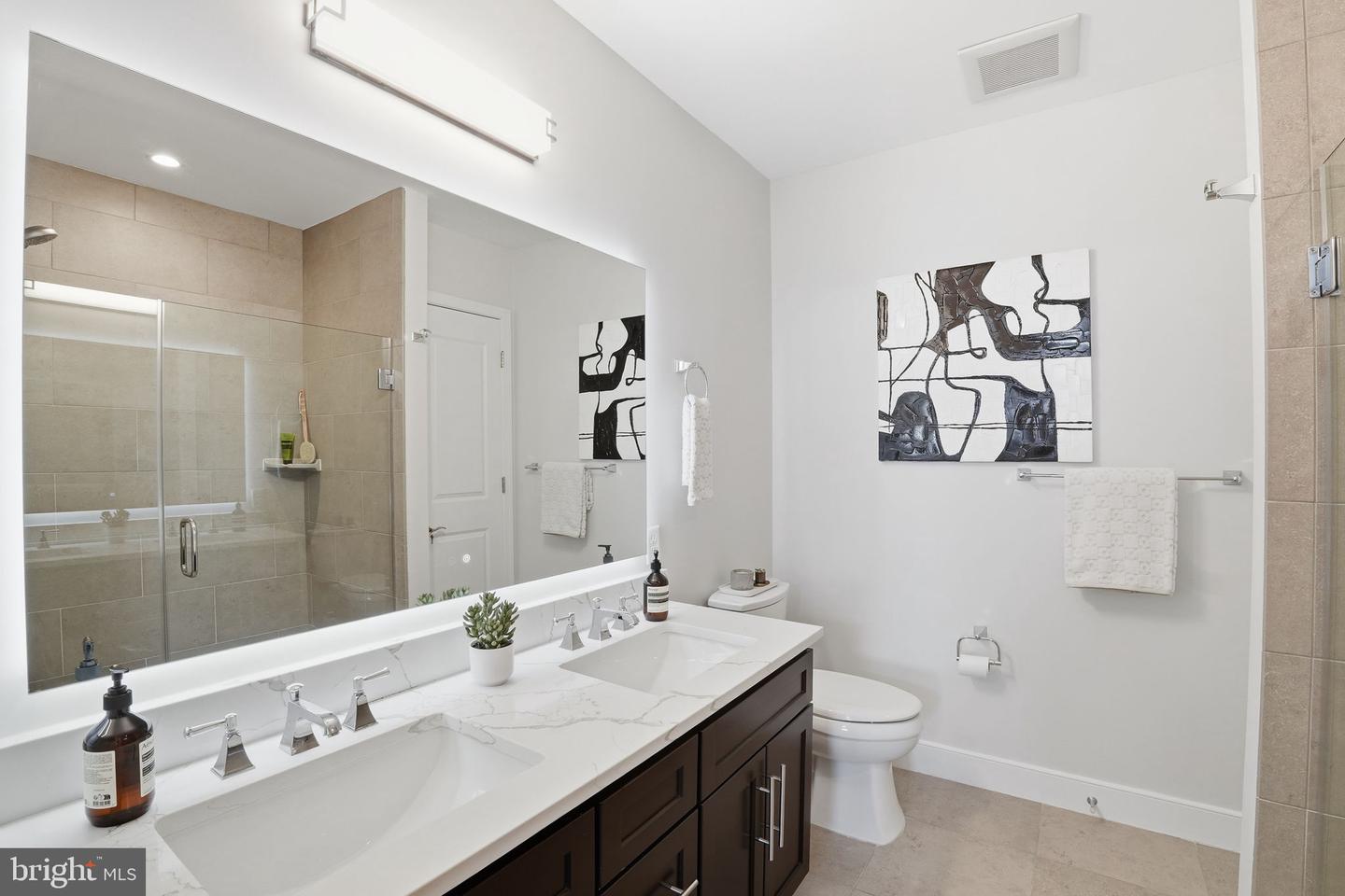 2702 LANGSTON BLVD #4B, ARLINGTON, Virginia 22201, 2 Bedrooms Bedrooms, ,2 BathroomsBathrooms,Residential,For sale,2702 LANGSTON BLVD #4B,VAAR2068026 MLS # VAAR2068026