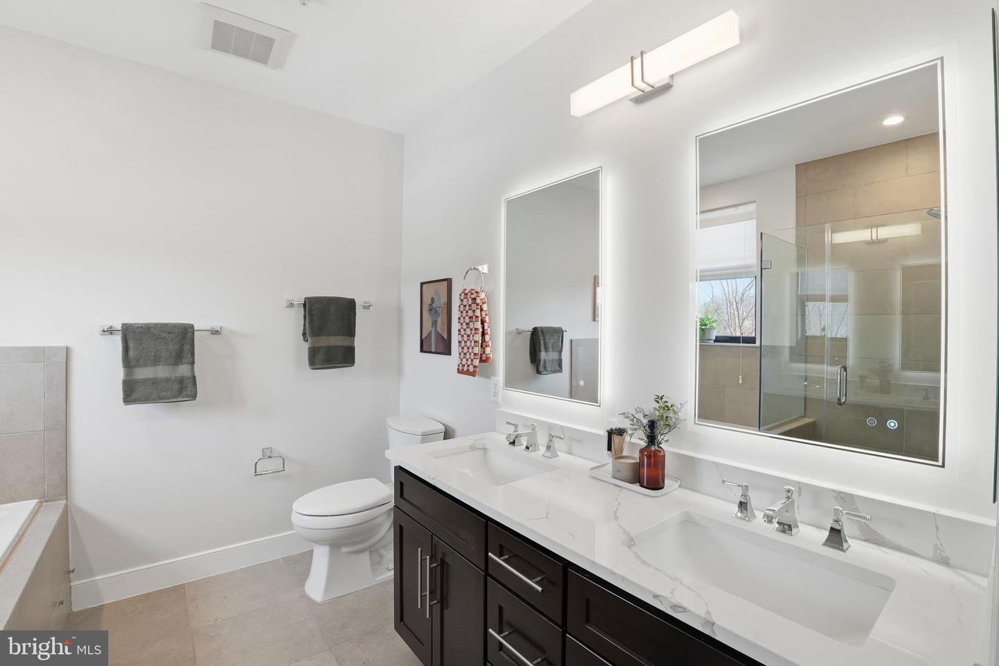 2702 LANGSTON BLVD #4B, ARLINGTON, Virginia 22201, 2 Bedrooms Bedrooms, ,2 BathroomsBathrooms,Residential,For sale,2702 LANGSTON BLVD #4B,VAAR2068026 MLS # VAAR2068026