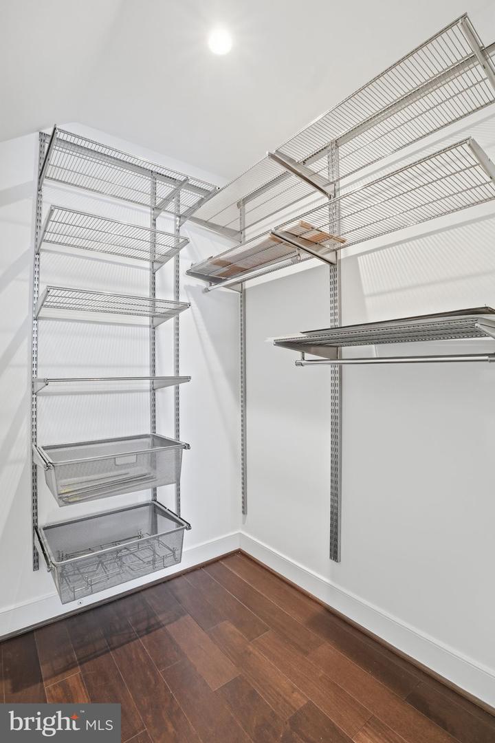 2702 LANGSTON BLVD #4B, ARLINGTON, Virginia 22201, 2 Bedrooms Bedrooms, ,2 BathroomsBathrooms,Residential,For sale,2702 LANGSTON BLVD #4B,VAAR2068026 MLS # VAAR2068026