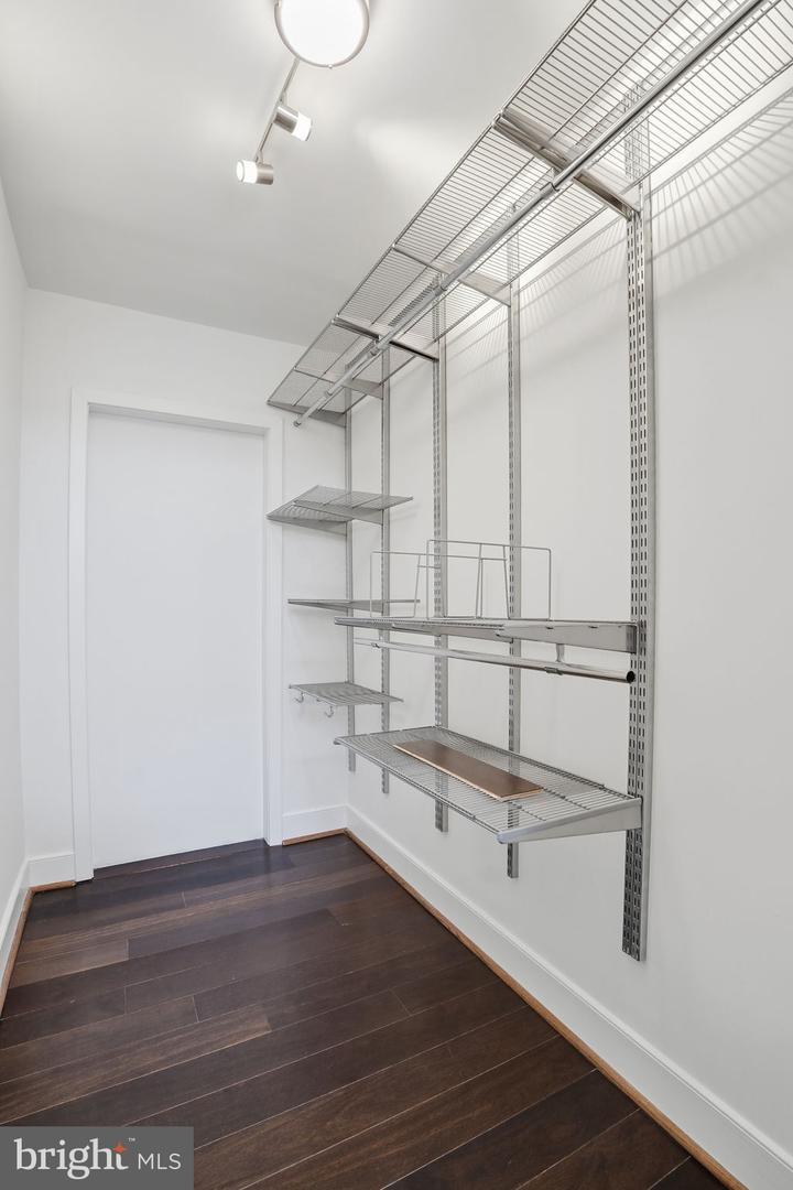 2702 LANGSTON BLVD #4B, ARLINGTON, Virginia 22201, 2 Bedrooms Bedrooms, ,2 BathroomsBathrooms,Residential,For sale,2702 LANGSTON BLVD #4B,VAAR2068026 MLS # VAAR2068026