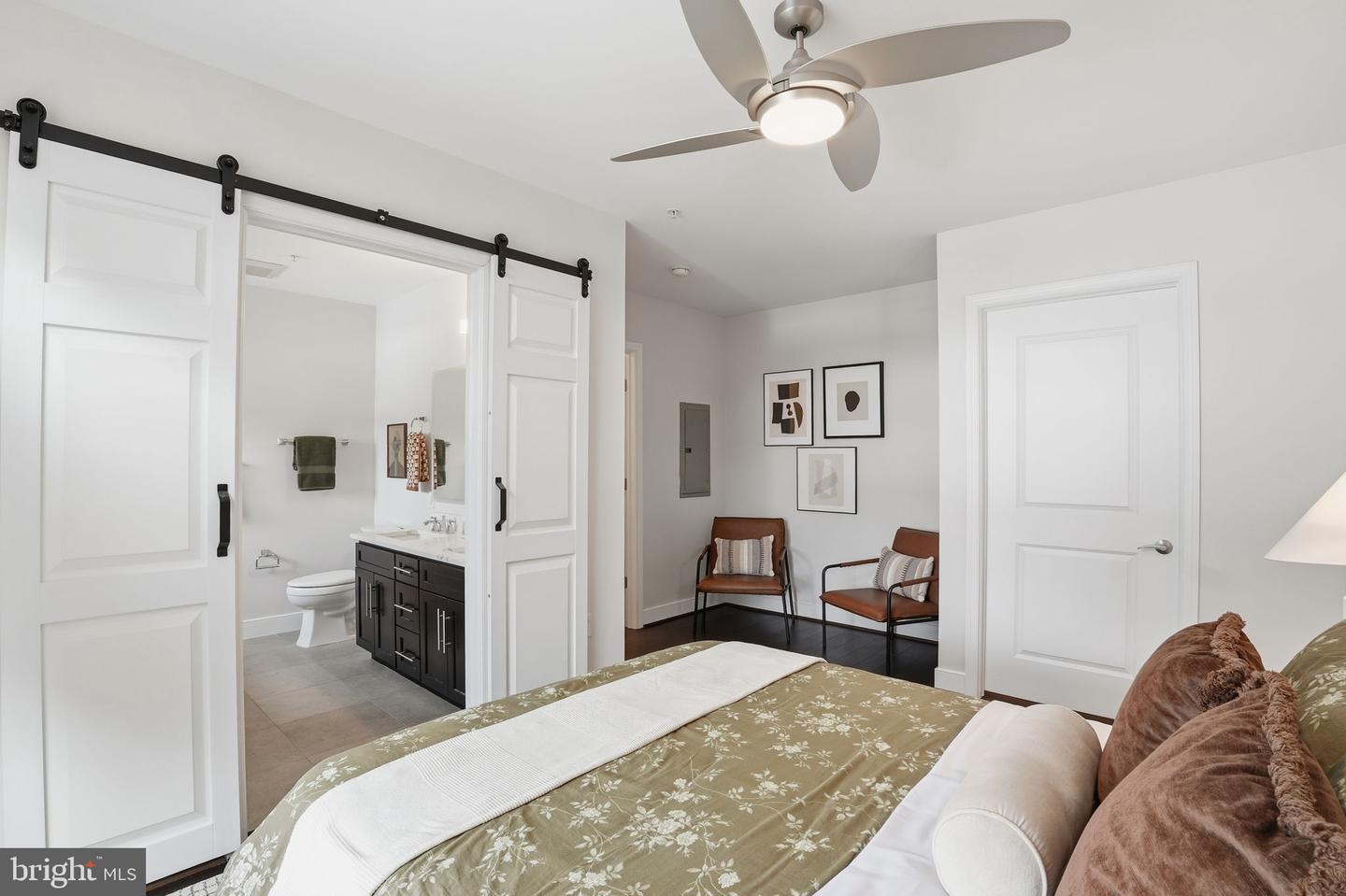 2702 LANGSTON BLVD #4B, ARLINGTON, Virginia 22201, 2 Bedrooms Bedrooms, ,2 BathroomsBathrooms,Residential,For sale,2702 LANGSTON BLVD #4B,VAAR2068026 MLS # VAAR2068026