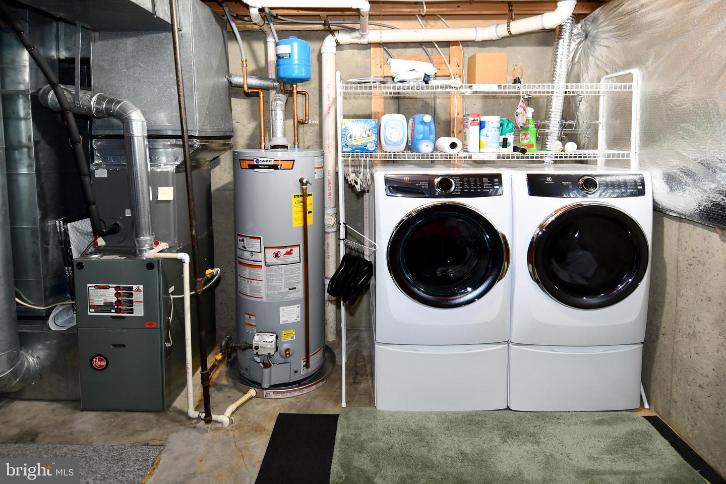 2697 MCGUFFEYS CT, WOODBRIDGE, Virginia 22191, 3 Bedrooms Bedrooms, ,2 BathroomsBathrooms,Residential,For sale,2697 MCGUFFEYS CT,VAPW2111146 MLS # VAPW2111146