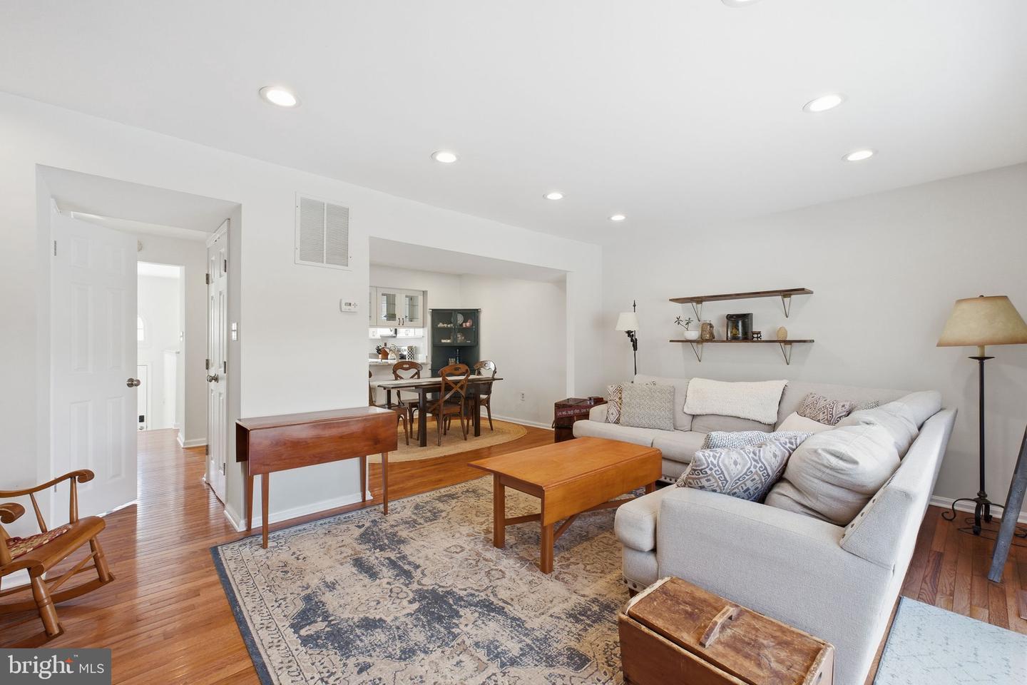 5206 LEEWARD LN, ALEXANDRIA, Virginia 22315, 3 Bedrooms Bedrooms, ,3 BathroomsBathrooms,Residential,For sale,5206 LEEWARD LN,VAFX2287494 MLS # VAFX2287494