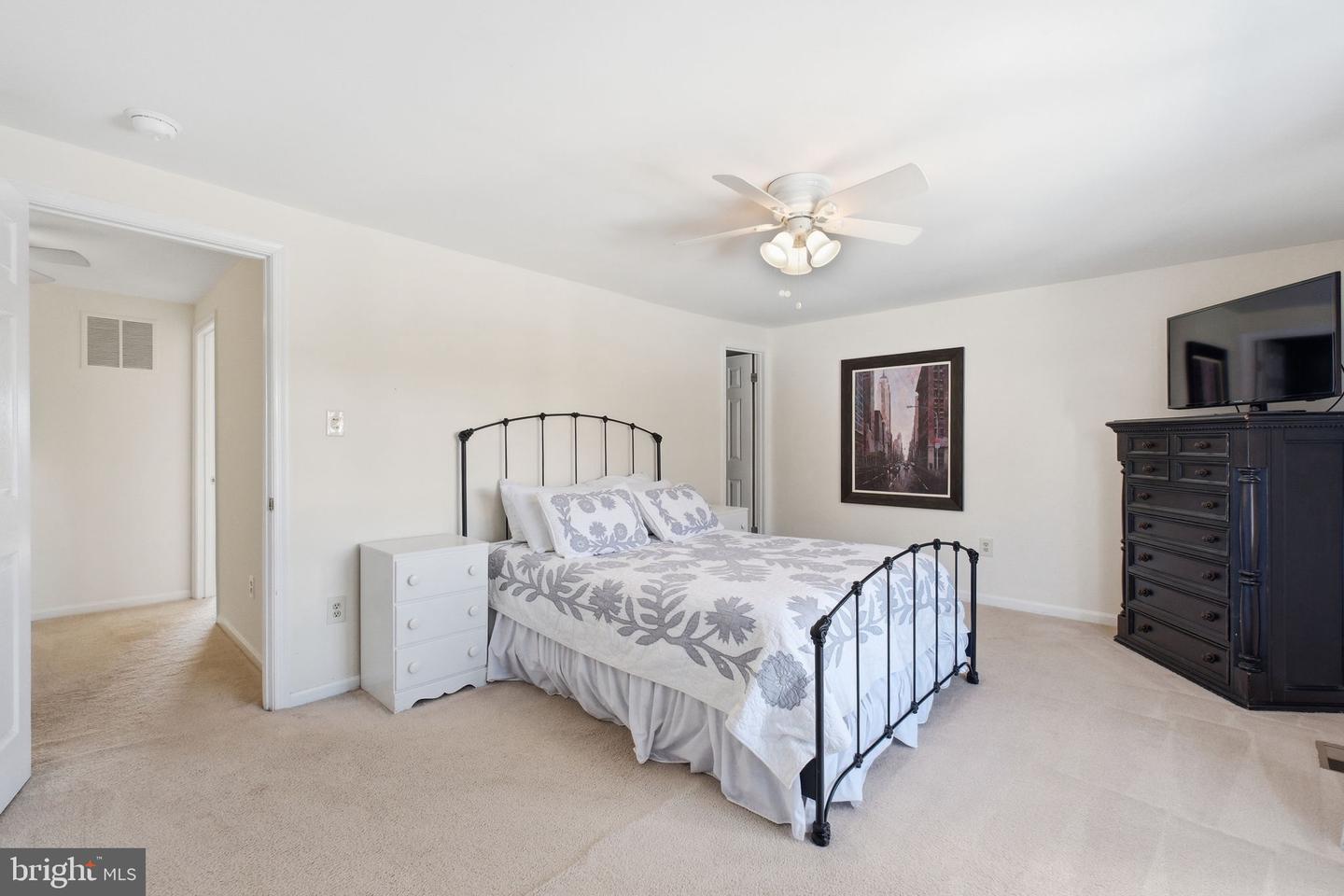 5206 LEEWARD LN, ALEXANDRIA, Virginia 22315, 3 Bedrooms Bedrooms, ,3 BathroomsBathrooms,Residential,For sale,5206 LEEWARD LN,VAFX2287494 MLS # VAFX2287494