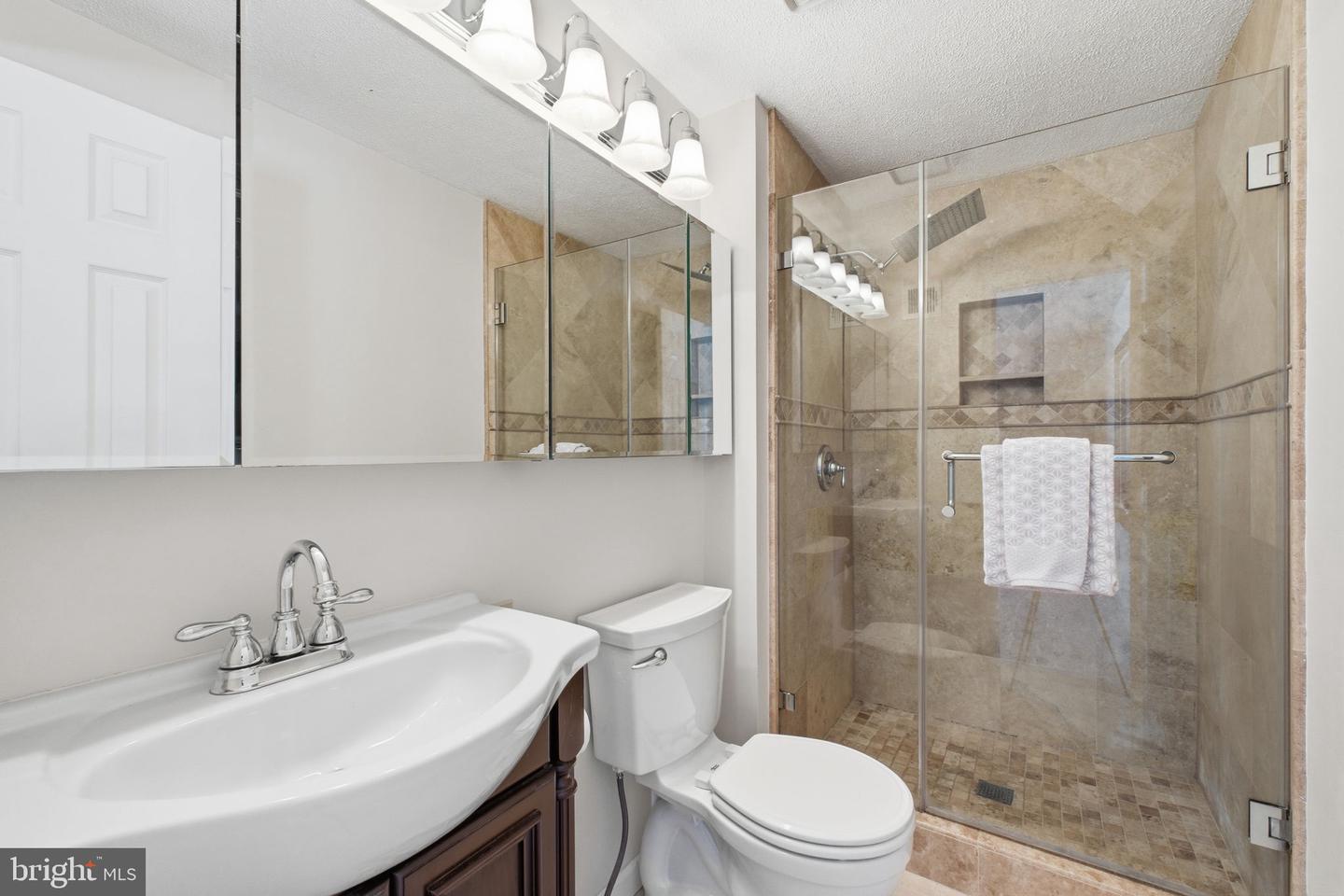 5206 LEEWARD LN, ALEXANDRIA, Virginia 22315, 3 Bedrooms Bedrooms, ,3 BathroomsBathrooms,Residential,For sale,5206 LEEWARD LN,VAFX2287494 MLS # VAFX2287494