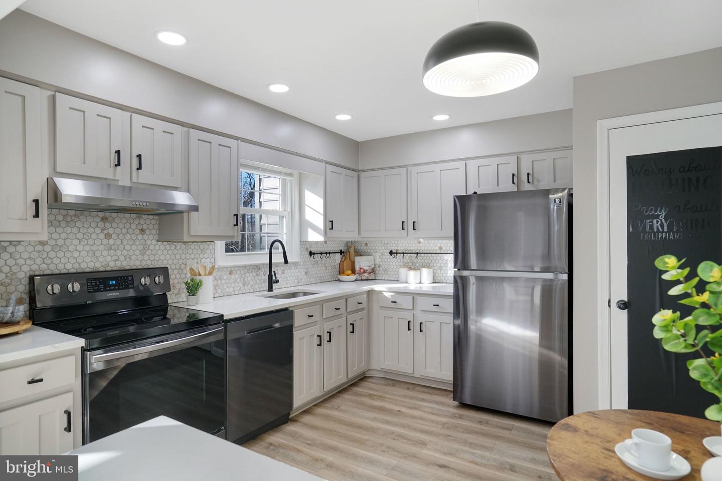 5918 ROBERTS COMMON CT, BURKE, Virginia 22015, 3 Bedrooms Bedrooms, ,3 BathroomsBathrooms,Residential,For sale,5918 ROBERTS COMMON CT,VAFX2287550 MLS # VAFX2287550