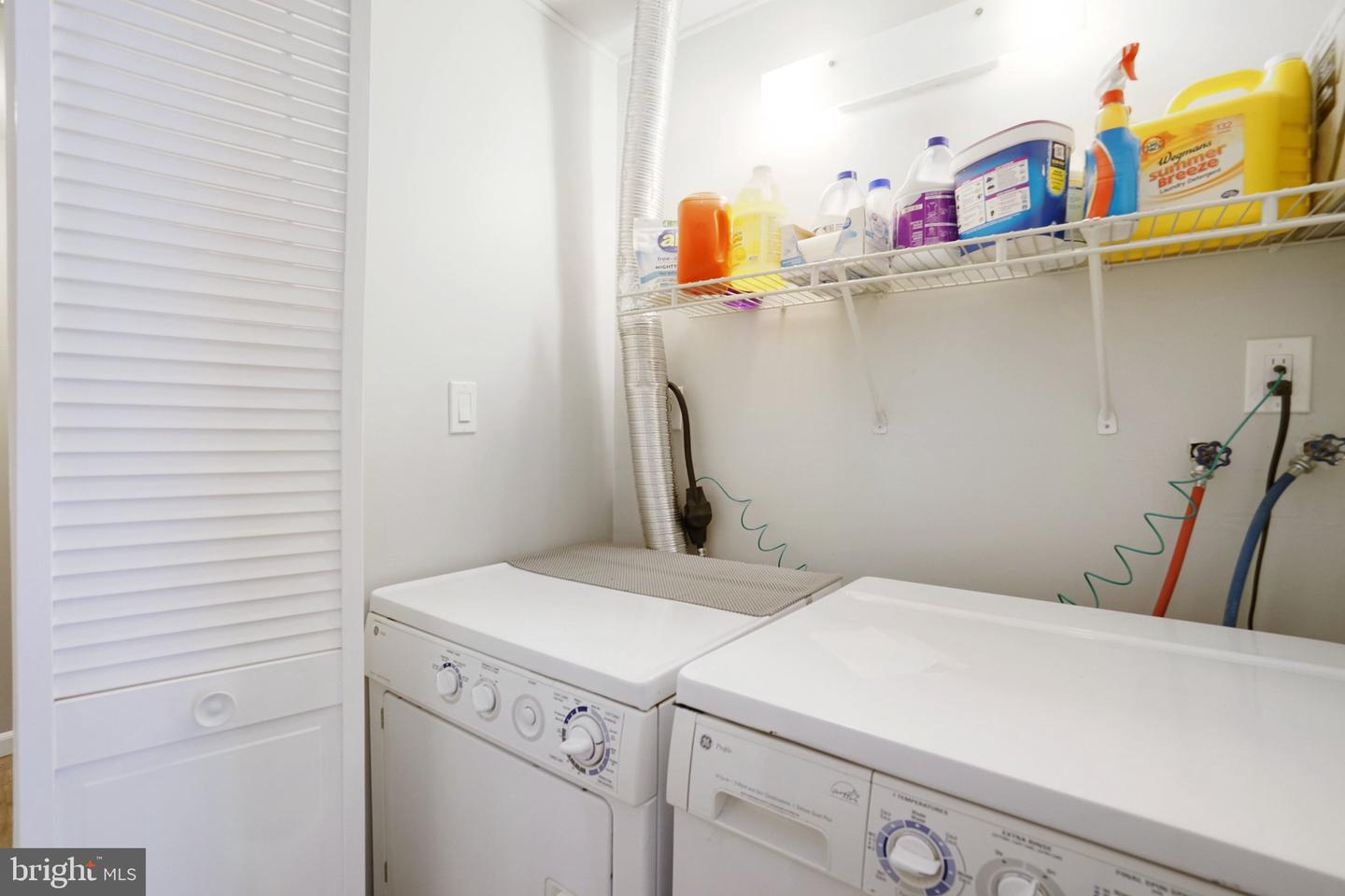 5918 ROBERTS COMMON CT, BURKE, Virginia 22015, 3 Bedrooms Bedrooms, ,3 BathroomsBathrooms,Residential,For sale,5918 ROBERTS COMMON CT,VAFX2287550 MLS # VAFX2287550