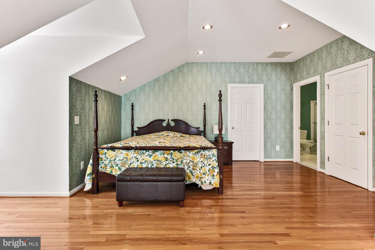 21027 FOREST HIGHLANDS CT, ASHBURN, Virginia 20147, 5 Bedrooms Bedrooms, ,4 BathroomsBathrooms,Residential,For sale,21027 FOREST HIGHLANDS CT,VALO2114756 MLS # VALO2114756