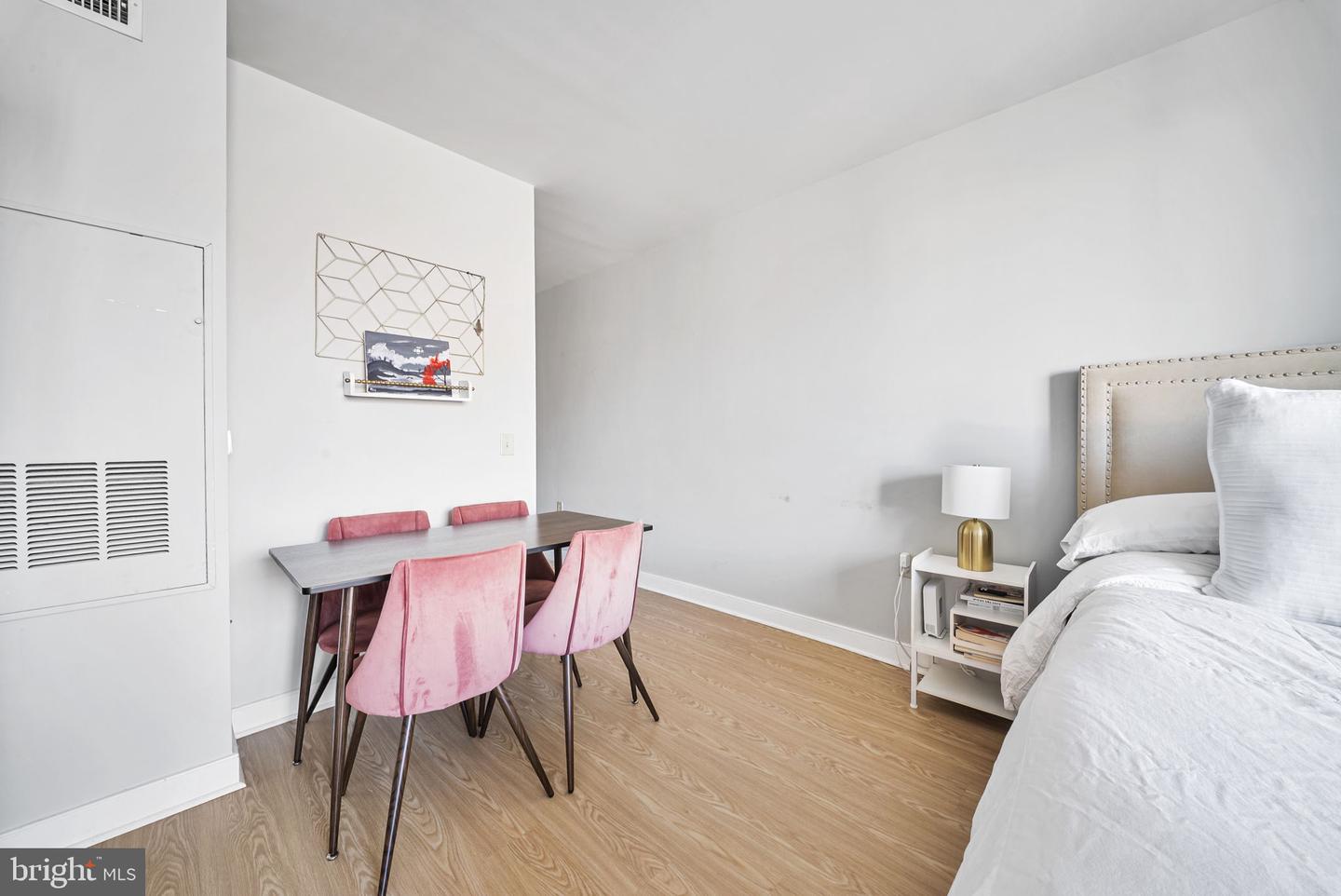 555 MASSACHUSETTS AVE NW #1414, WASHINGTON, District Of Columbia 20001, ,1 BathroomBathrooms,Residential,For sale,555 MASSACHUSETTS AVE NW #1414,DCDC2243448 MLS # DCDC2243448