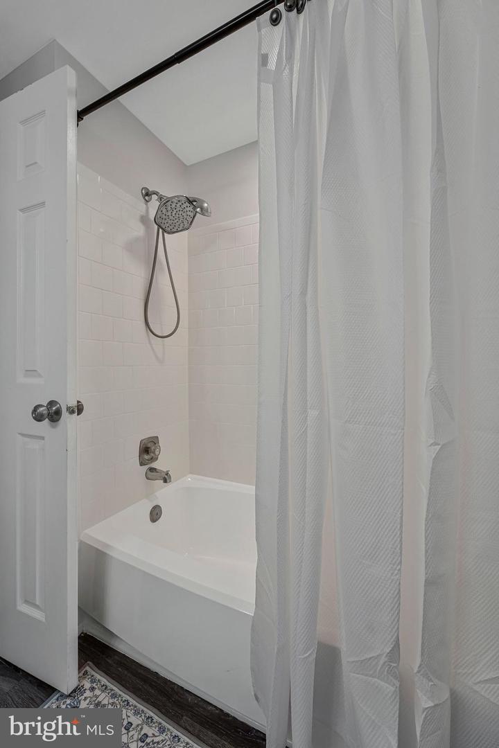 6045 MEYERS LANDING CT, BURKE, Virginia 22015, 3 Bedrooms Bedrooms, ,2 BathroomsBathrooms,Residential,For sale,6045 MEYERS LANDING CT,VAFX2287792 MLS # VAFX2287792