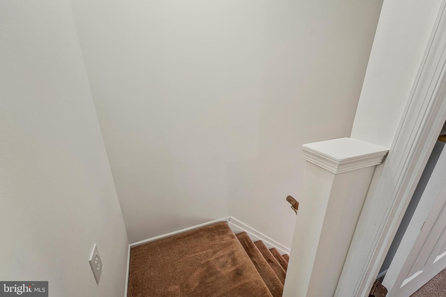 6045 MEYERS LANDING CT, BURKE, Virginia 22015, 3 Bedrooms Bedrooms, ,2 BathroomsBathrooms,Residential,For sale,6045 MEYERS LANDING CT,VAFX2287792 MLS # VAFX2287792