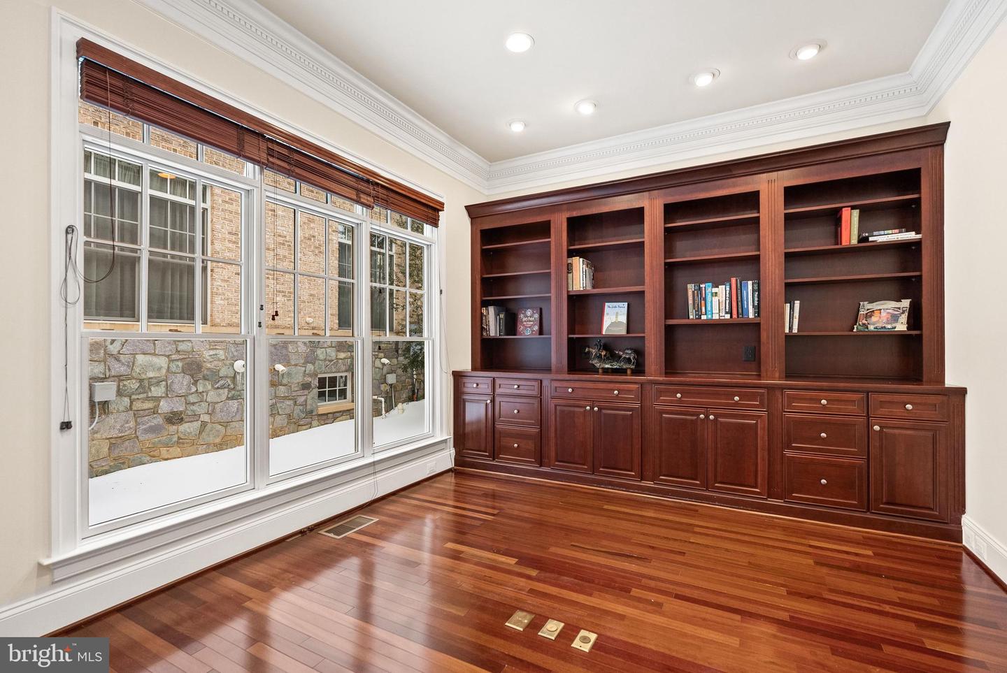 6817 STOCKWELL MANOR DR, FALLS CHURCH, Virginia 22043, 5 Bedrooms Bedrooms, ,4 BathroomsBathrooms,Residential,For sale,6817 STOCKWELL MANOR DR,VAFX2287828 MLS # VAFX2287828