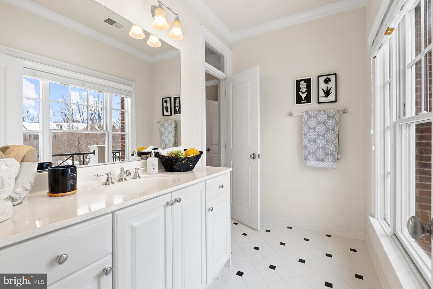 6817 STOCKWELL MANOR DR, FALLS CHURCH, Virginia 22043, 5 Bedrooms Bedrooms, ,4 BathroomsBathrooms,Residential,For sale,6817 STOCKWELL MANOR DR,VAFX2287828 MLS # VAFX2287828