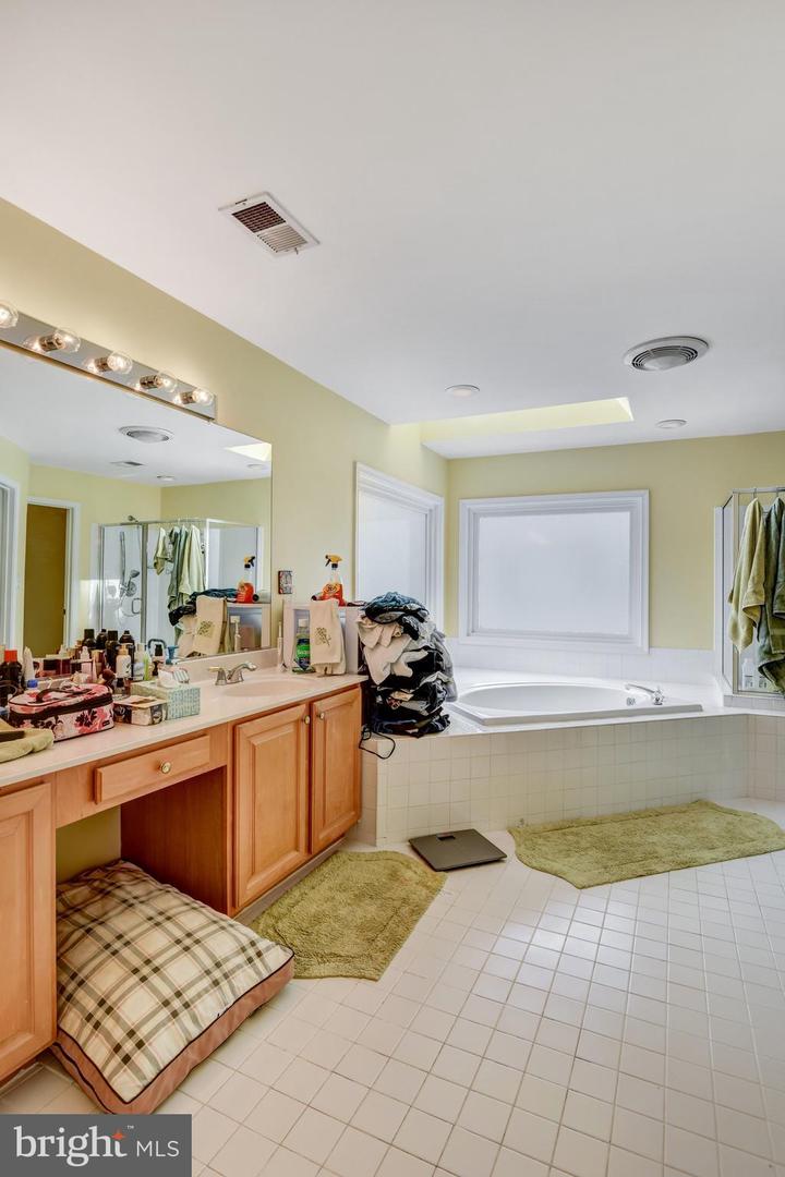 14237 CLUBHOUSE RD, GAINESVILLE, Virginia 20155, 4 Bedrooms Bedrooms, ,3 BathroomsBathrooms,Residential,For sale,14237 CLUBHOUSE RD,VAPW2111416 MLS # VAPW2111416