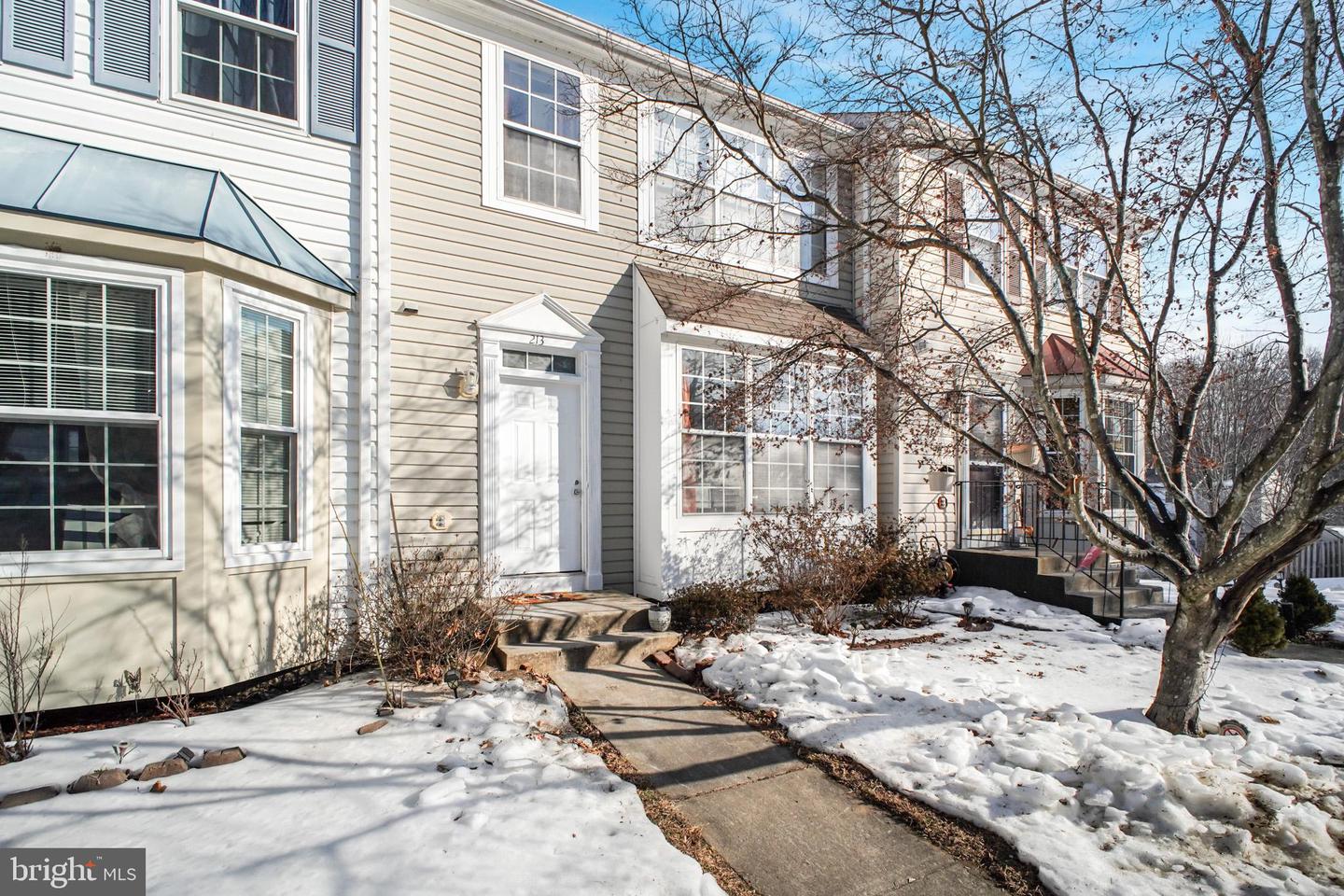 213 LAKEVIEW CT, STAFFORD, Virginia 22554, 3 Bedrooms Bedrooms, ,2 BathroomsBathrooms,Residential,For sale,213 LAKEVIEW CT,VAST2045570 MLS # VAST2045570