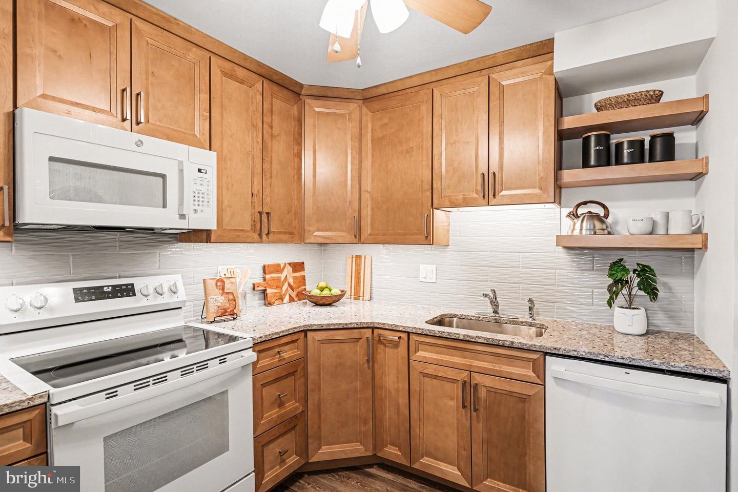 5903 MOUNT EAGLE DR #511, ALEXANDRIA, Virginia 22303, 2 Bedrooms Bedrooms, ,1 BathroomBathrooms,Residential,For sale,5903 MOUNT EAGLE DR #511,VAFX2287952 MLS # VAFX2287952