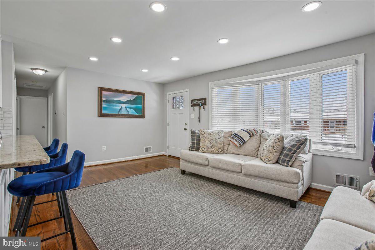 6916 RUSKIN ST, SPRINGFIELD, Virginia 22150, 5 Bedrooms Bedrooms, ,3 BathroomsBathrooms,Residential,For sale,6916 RUSKIN ST,VAFX2287988 MLS # VAFX2287988