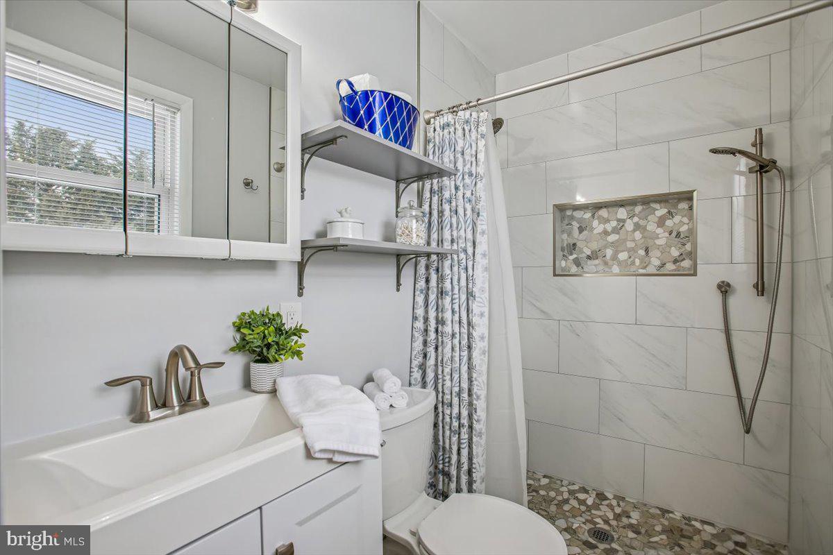 6916 RUSKIN ST, SPRINGFIELD, Virginia 22150, 5 Bedrooms Bedrooms, ,3 BathroomsBathrooms,Residential,For sale,6916 RUSKIN ST,VAFX2287988 MLS # VAFX2287988