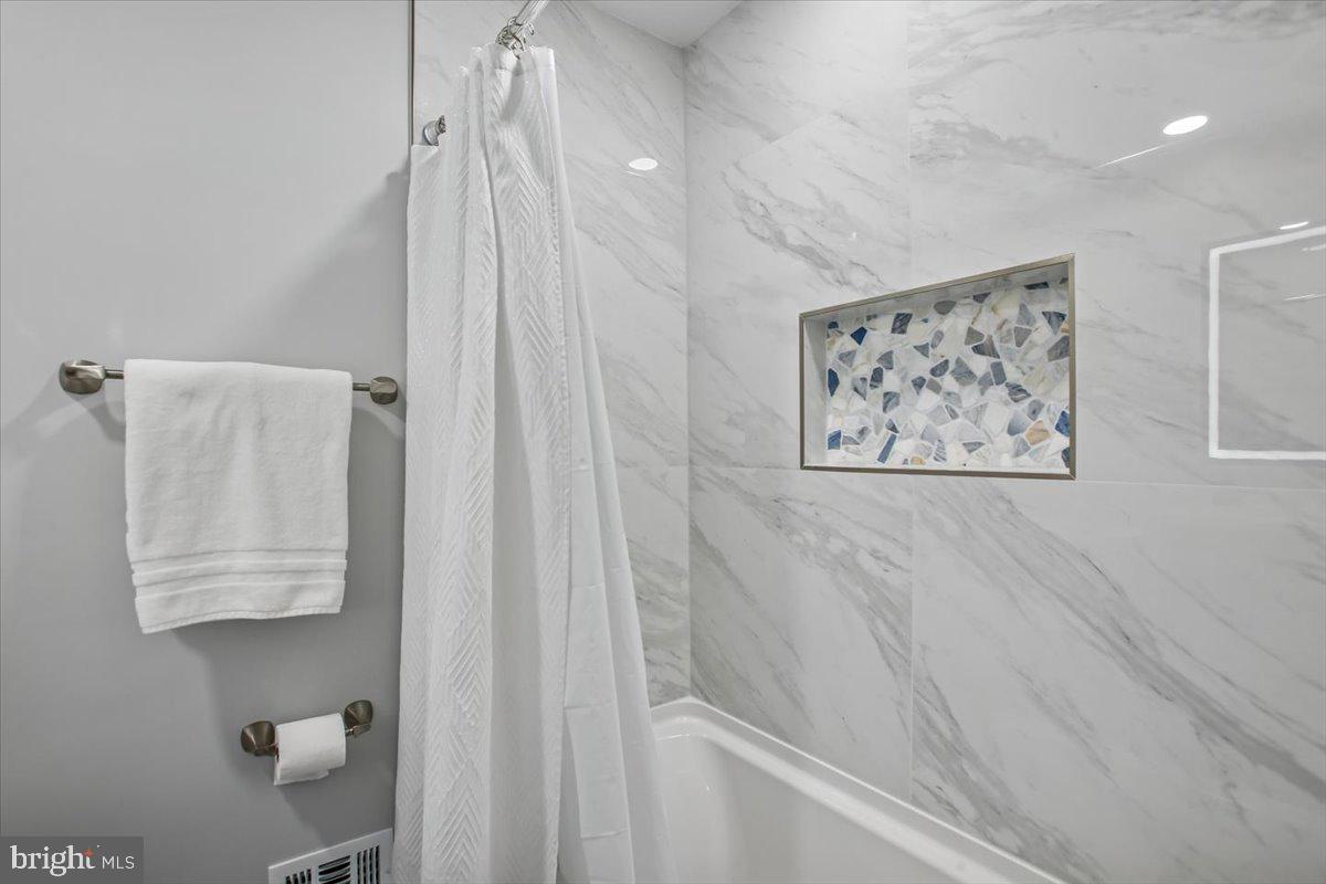 6916 RUSKIN ST, SPRINGFIELD, Virginia 22150, 5 Bedrooms Bedrooms, ,3 BathroomsBathrooms,Residential,For sale,6916 RUSKIN ST,VAFX2287988 MLS # VAFX2287988