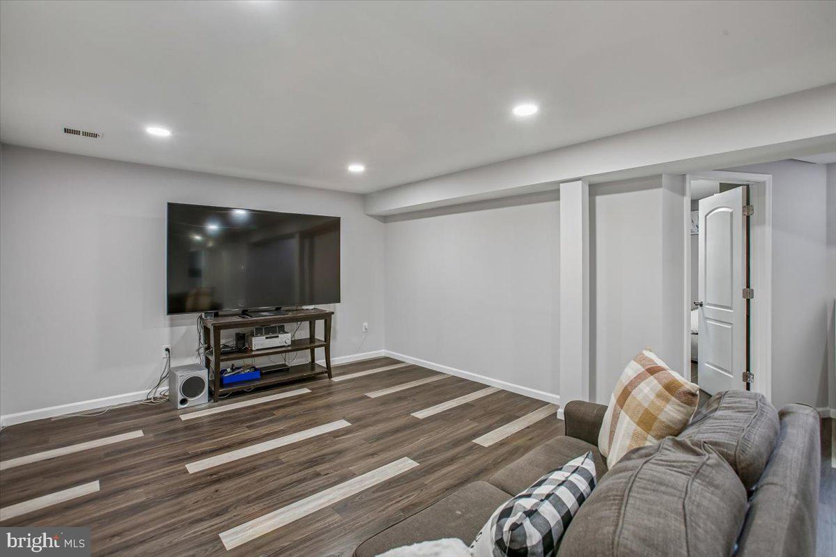 6916 RUSKIN ST, SPRINGFIELD, Virginia 22150, 5 Bedrooms Bedrooms, ,3 BathroomsBathrooms,Residential,For sale,6916 RUSKIN ST,VAFX2287988 MLS # VAFX2287988