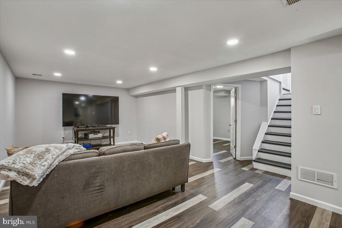 6916 RUSKIN ST, SPRINGFIELD, Virginia 22150, 5 Bedrooms Bedrooms, ,3 BathroomsBathrooms,Residential,For sale,6916 RUSKIN ST,VAFX2287988 MLS # VAFX2287988