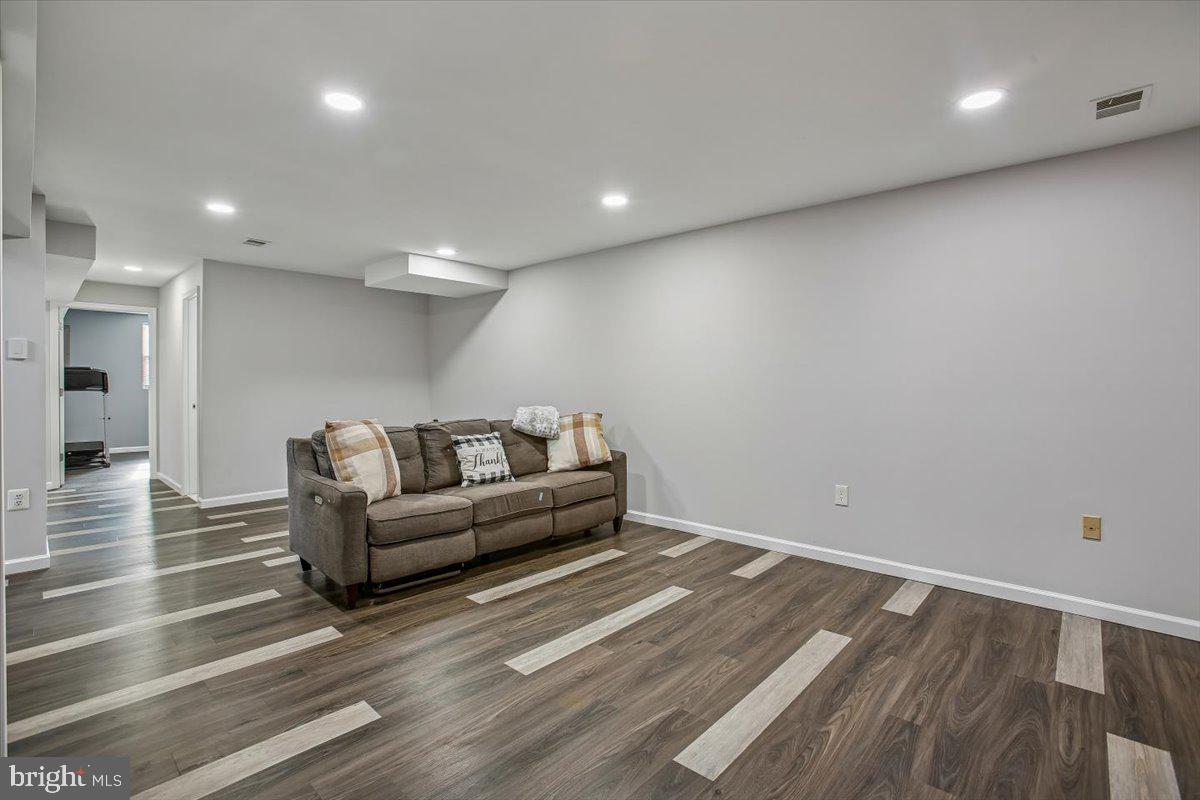 6916 RUSKIN ST, SPRINGFIELD, Virginia 22150, 5 Bedrooms Bedrooms, ,3 BathroomsBathrooms,Residential,For sale,6916 RUSKIN ST,VAFX2287988 MLS # VAFX2287988