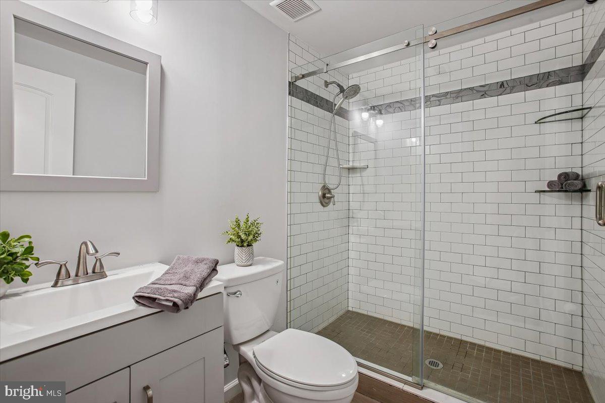 6916 RUSKIN ST, SPRINGFIELD, Virginia 22150, 5 Bedrooms Bedrooms, ,3 BathroomsBathrooms,Residential,For sale,6916 RUSKIN ST,VAFX2287988 MLS # VAFX2287988