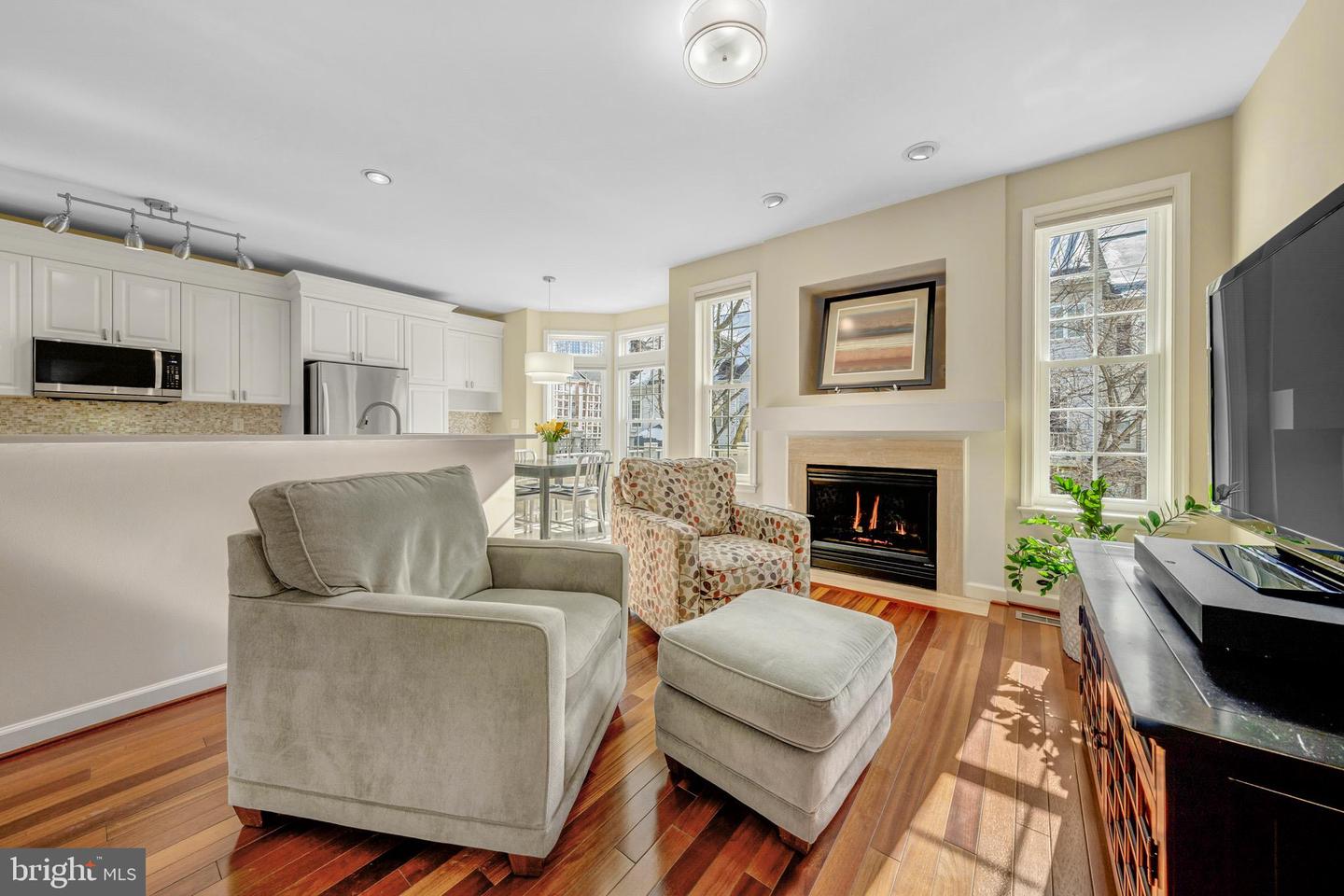 1916 LOGAN MANOR DR, RESTON, Virginia 20190, 3 Bedrooms Bedrooms, ,2 BathroomsBathrooms,Residential,For sale,1916 LOGAN MANOR DR,VAFX2288002 MLS # VAFX2288002