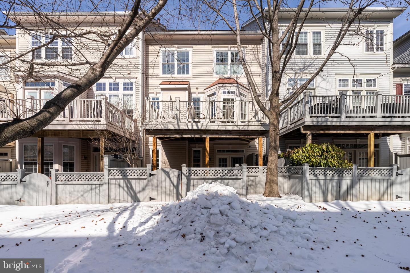 1916 LOGAN MANOR DR, RESTON, Virginia 20190, 3 Bedrooms Bedrooms, ,2 BathroomsBathrooms,Residential,For sale,1916 LOGAN MANOR DR,VAFX2288002 MLS # VAFX2288002