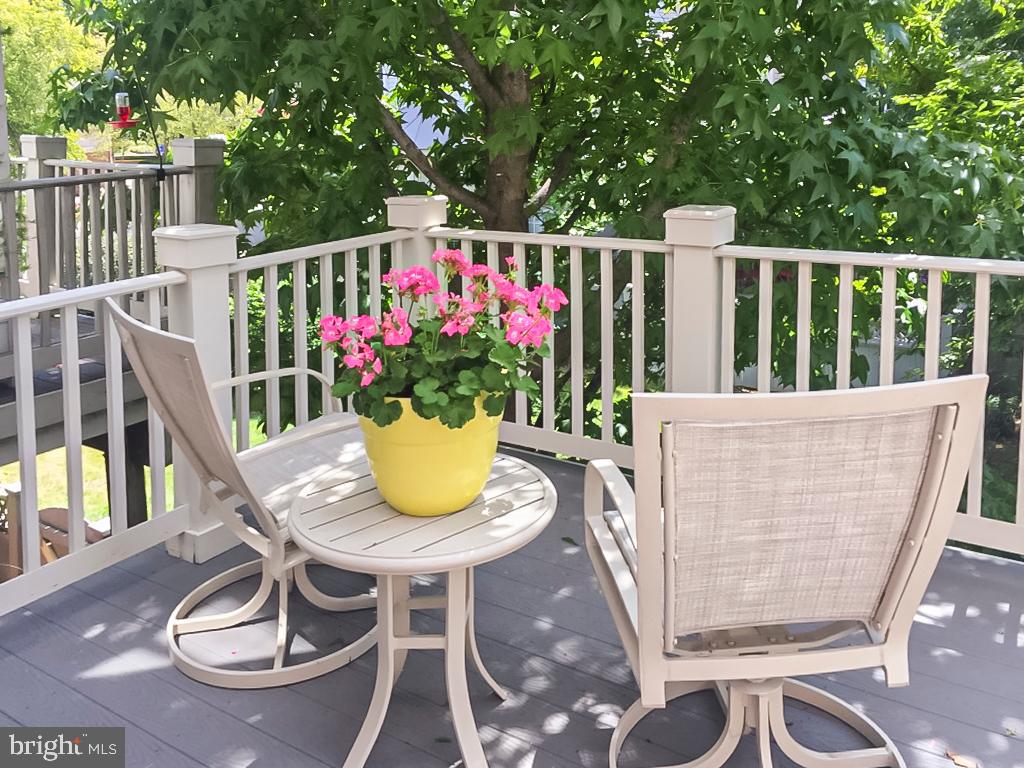 1916 LOGAN MANOR DR, RESTON, Virginia 20190, 3 Bedrooms Bedrooms, ,2 BathroomsBathrooms,Residential,For sale,1916 LOGAN MANOR DR,VAFX2288002 MLS # VAFX2288002