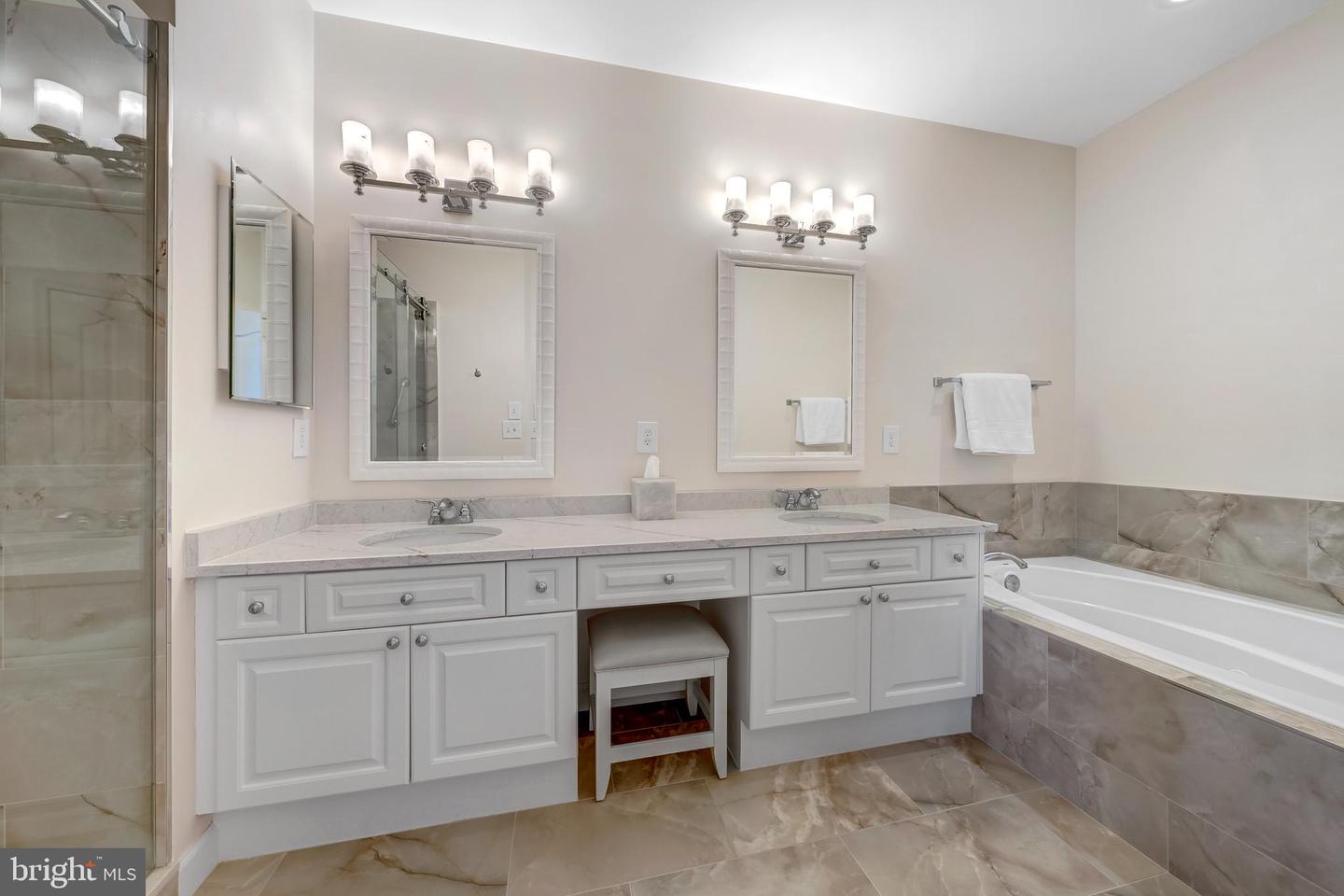 1916 LOGAN MANOR DR, RESTON, Virginia 20190, 3 Bedrooms Bedrooms, ,2 BathroomsBathrooms,Residential,For sale,1916 LOGAN MANOR DR,VAFX2288002 MLS # VAFX2288002