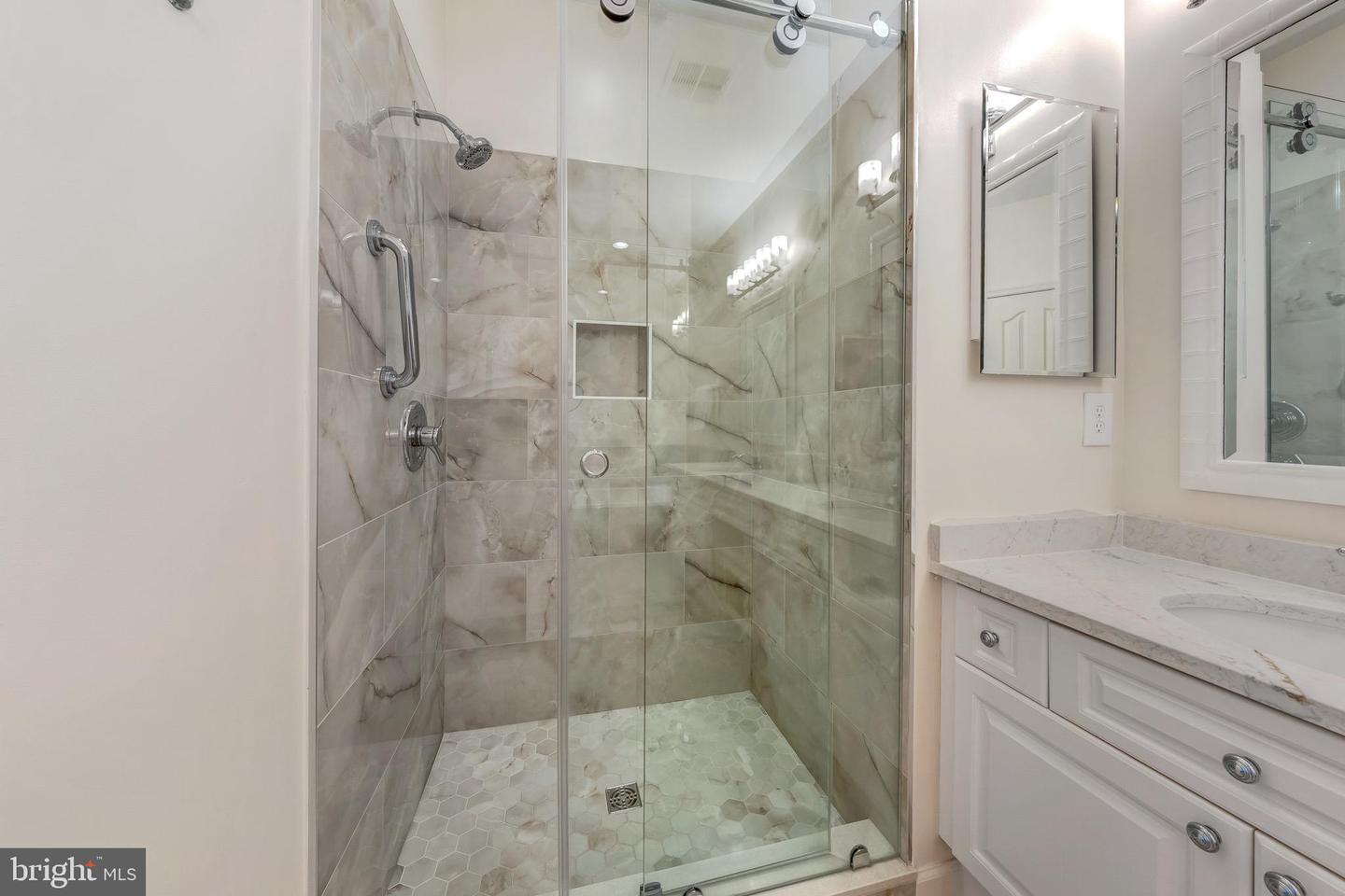 1916 LOGAN MANOR DR, RESTON, Virginia 20190, 3 Bedrooms Bedrooms, ,2 BathroomsBathrooms,Residential,For sale,1916 LOGAN MANOR DR,VAFX2288002 MLS # VAFX2288002