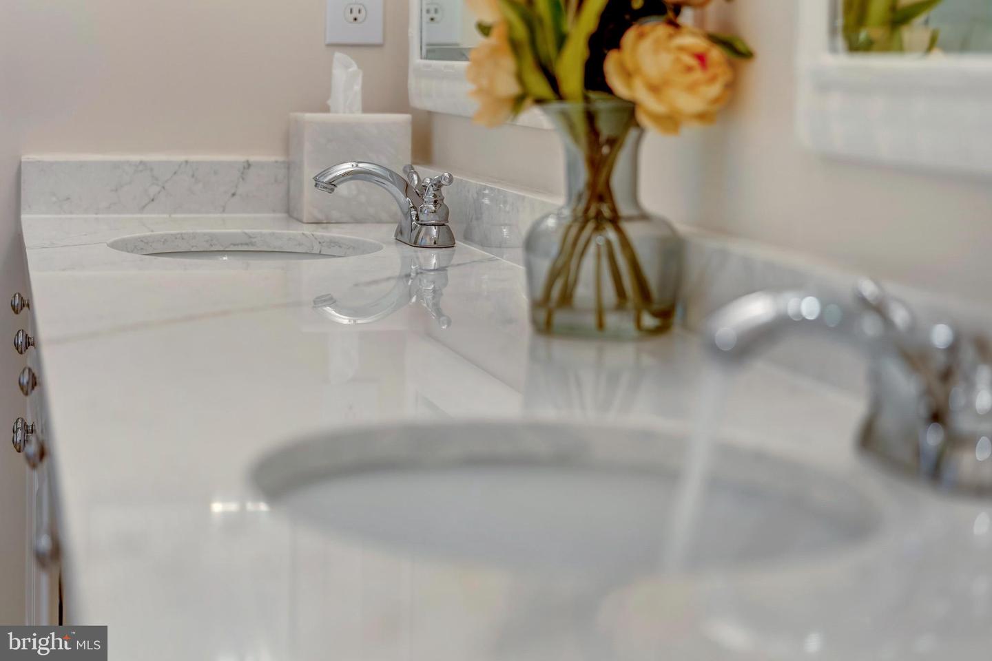 1916 LOGAN MANOR DR, RESTON, Virginia 20190, 3 Bedrooms Bedrooms, ,2 BathroomsBathrooms,Residential,For sale,1916 LOGAN MANOR DR,VAFX2288002 MLS # VAFX2288002