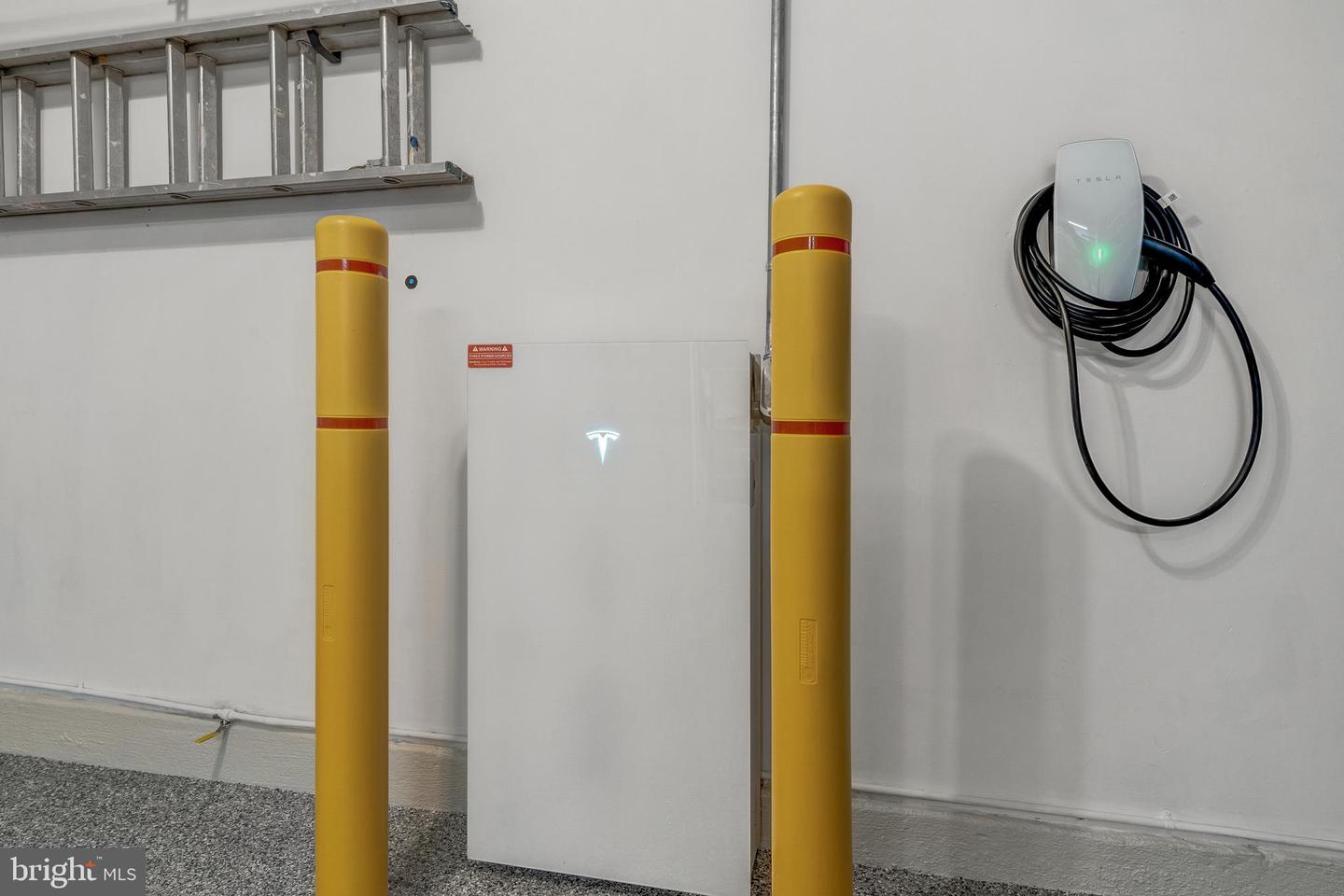 1916 LOGAN MANOR DR, RESTON, Virginia 20190, 3 Bedrooms Bedrooms, ,2 BathroomsBathrooms,Residential,For sale,1916 LOGAN MANOR DR,VAFX2288002 MLS # VAFX2288002